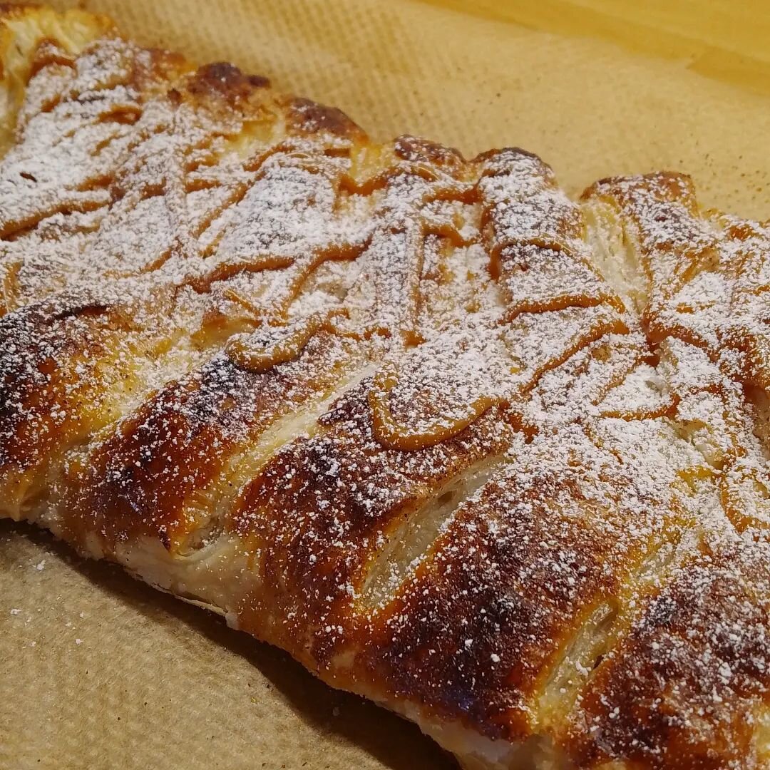 Home made apple strudel made by me and my son together for Easter day lunch:  roast leg of lamb, our own home grown veggies then this magnificence, with custard....happy Easter!! #silvercottagebraunton #bedandbreakfastbraunton  #easter