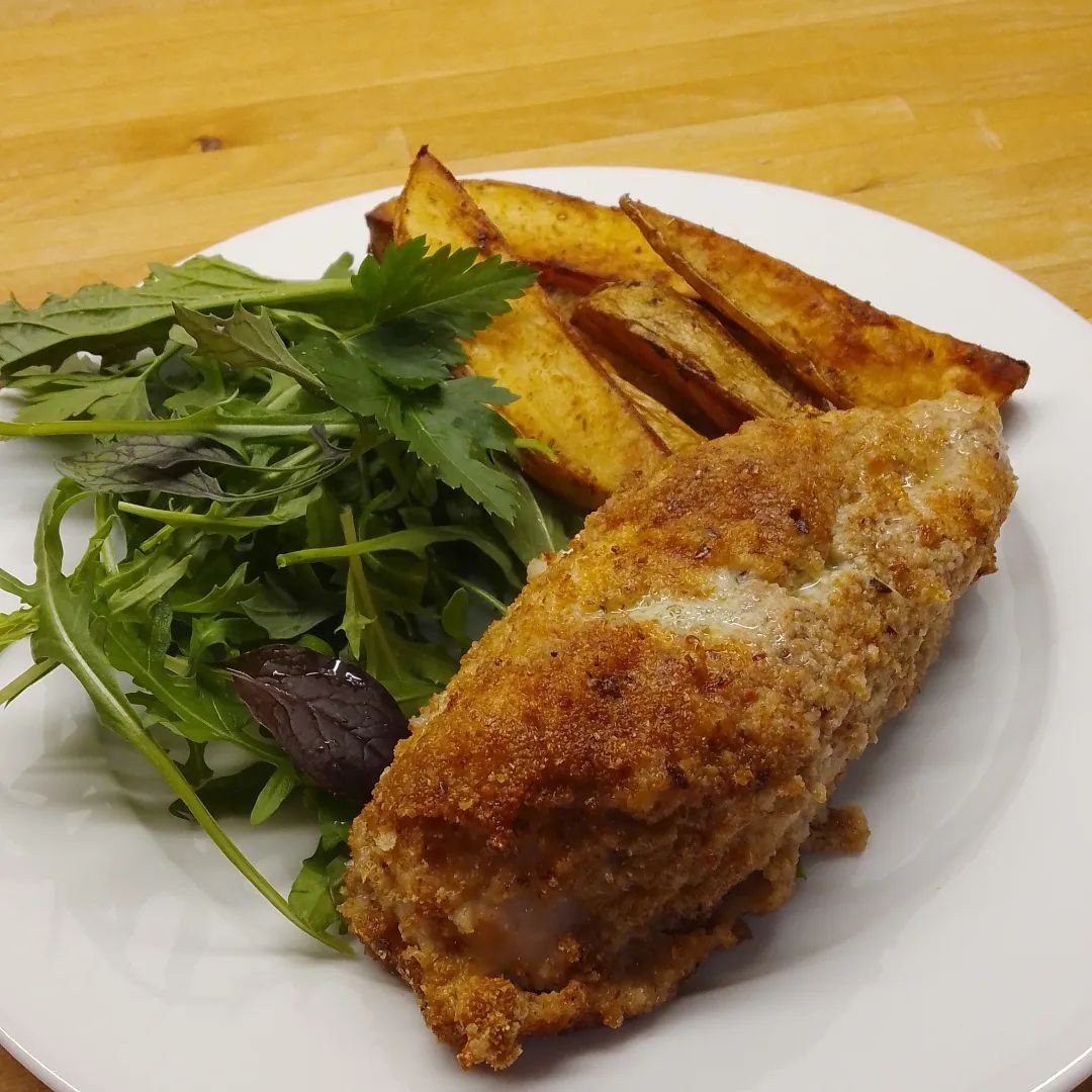 Friday night supper....home made Kiev with wild garlic butter, home made wedges and home grown salad...life is good! Clean plates all round! #silvercottagebraunton #bedandbreakfastbraunton #homemade #homegrown