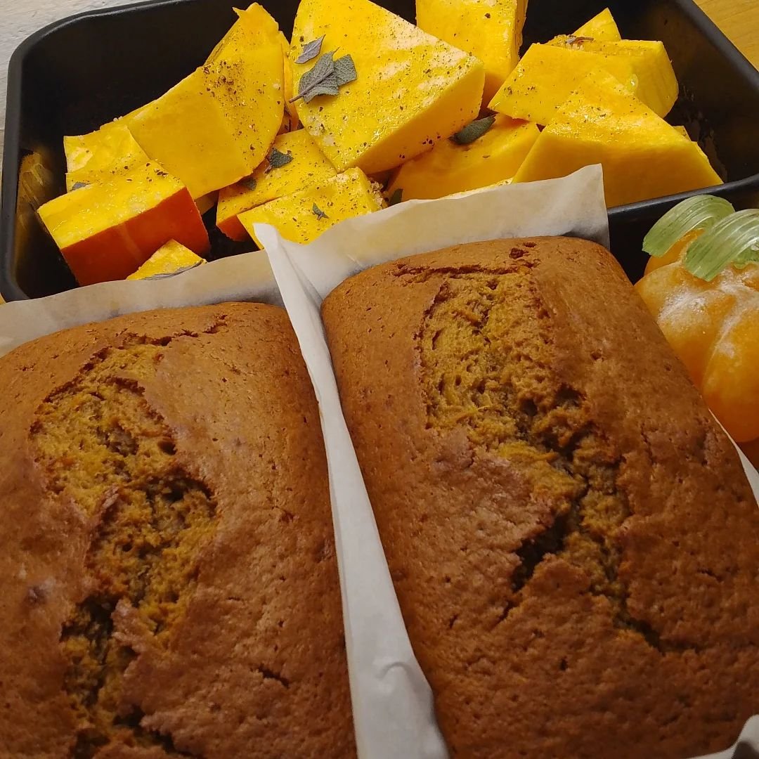 Processing our home grown pumpkins at Silver Cottage Bed and Breakfast today....makes a marvellous pumpkin loaf, and a brilliant soup...and will be able to freeze lots of pulp for later months, feeling very wholesome and autumnal! #silvercottagebraun