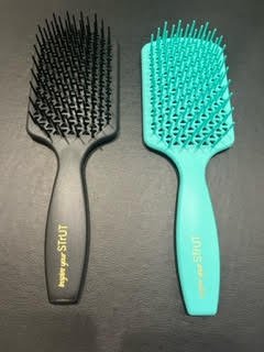 STrUT-detangling-brush-oakland.jpeg