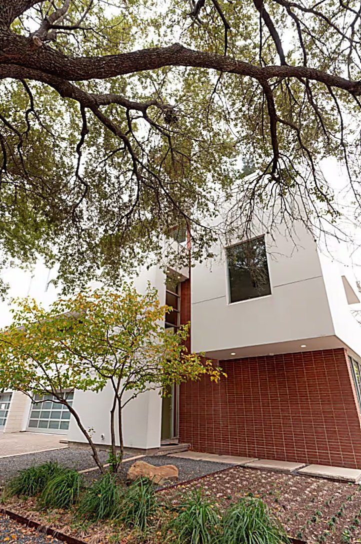 4904 S. Shepherd Dr.