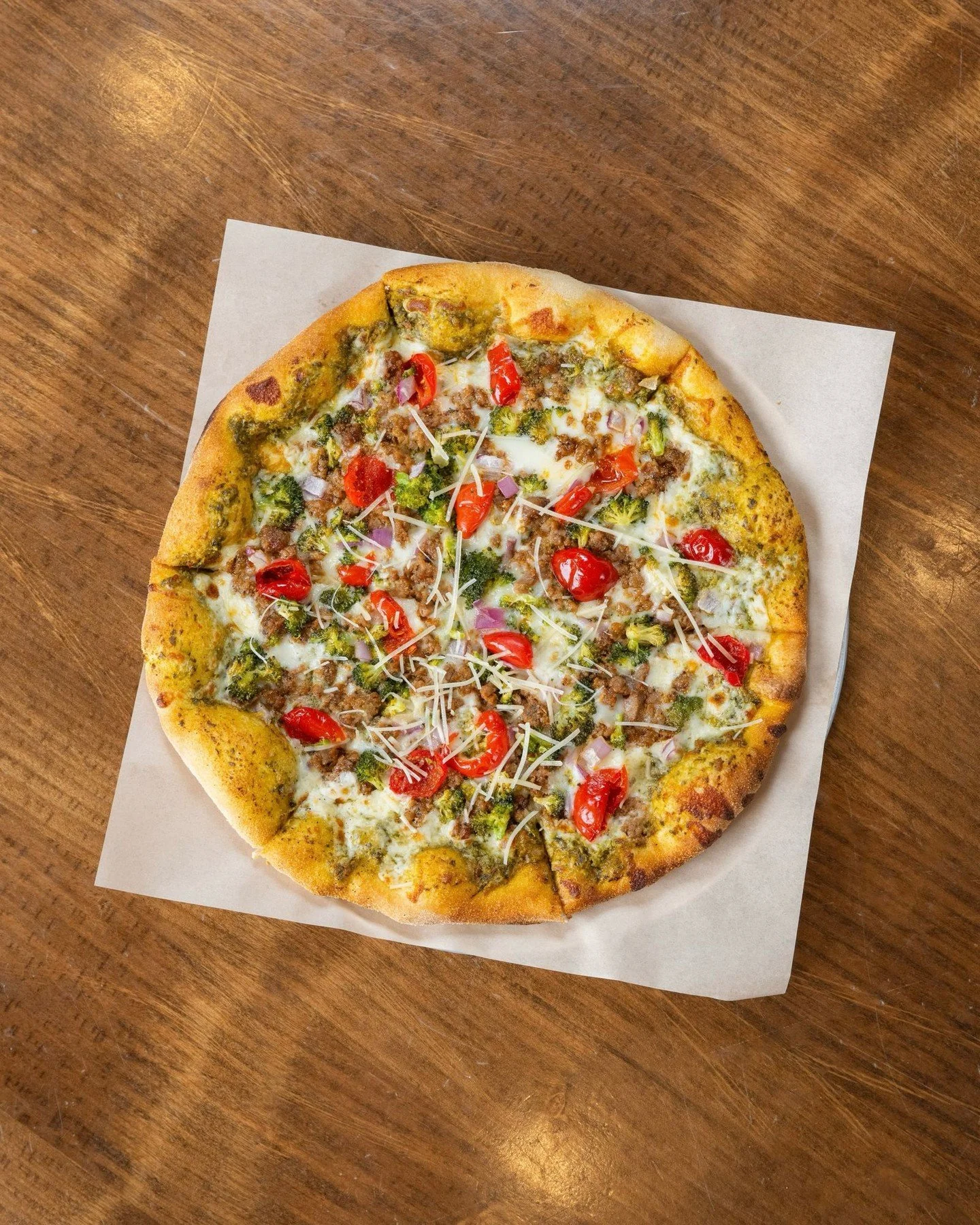 Meet the Calabrian Kick 🍕🔥

Calabrian pesto, mozzarella, Italian sausage, charred broccoli, red onion, and sweet peppadews, bold flavors with just the right kick✨

Sun - Thurs ➡️ 11:00am - 10:00pm
Fri - Sat ➡️ 11:00am - 11:00pm

📍4445 N 7th St Pho