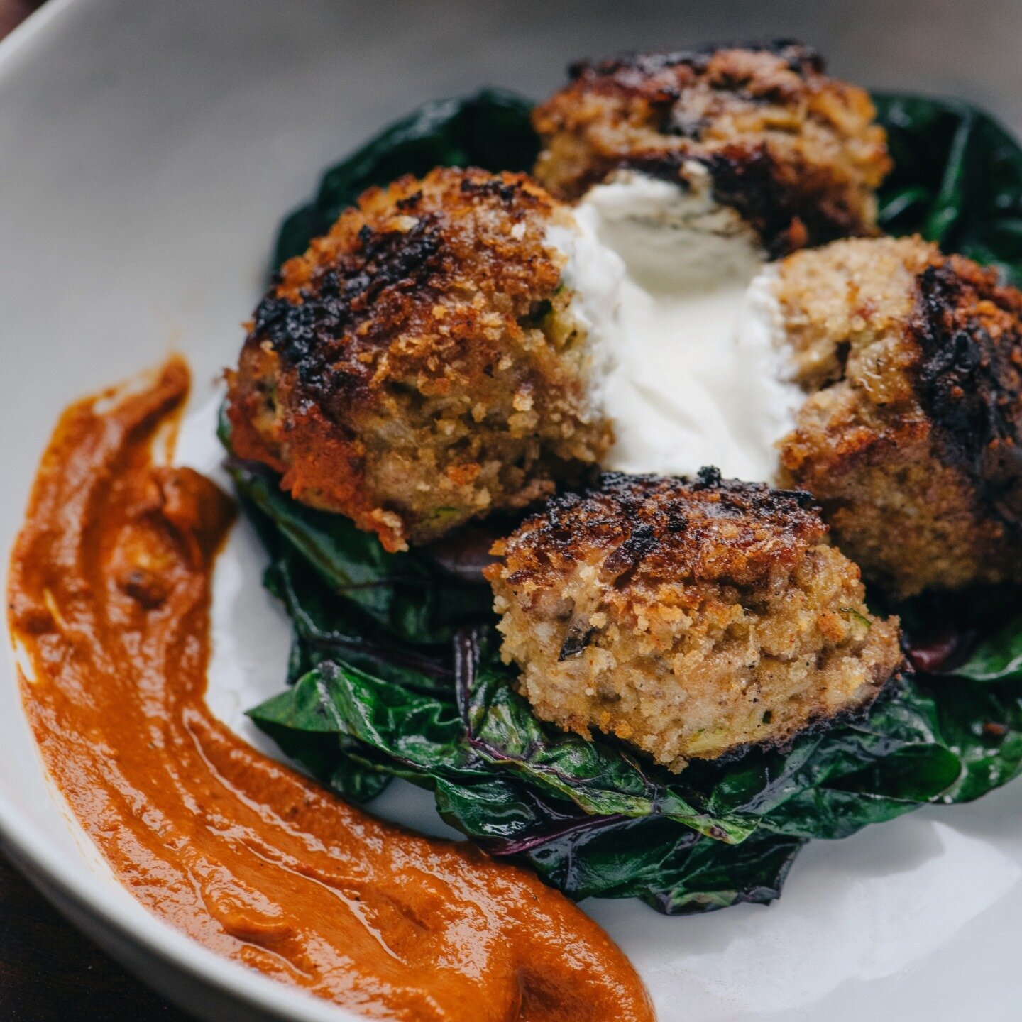Albondigas De Cordero 

Lamb meatballs with roncal over wilted local arugula and pecan romesco topped with lemon sherry yogurt. Have you explored our tapas menu yet? Check it out via the link in our bio #laurelonrutledge