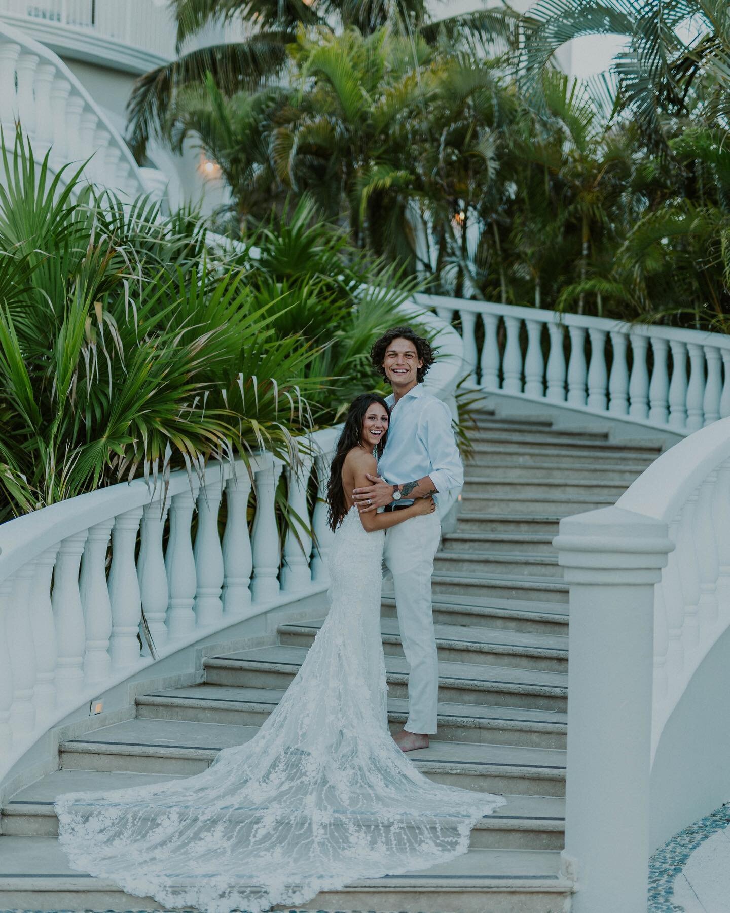 This wedding in Tulum was BEAUTIFUL!! The couple was amazing and they couldn&rsquo;t stop giggling. More photos on the way!

Venue: @dreamsresorts
Videographer: @sealoveweddingfilms