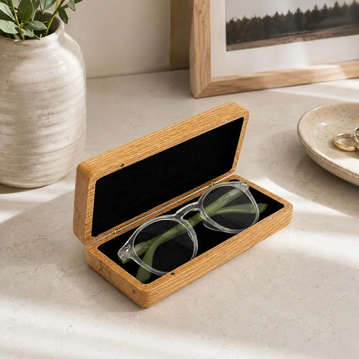 open-oak-eyeglass-case-marble-lifestyle.jpg