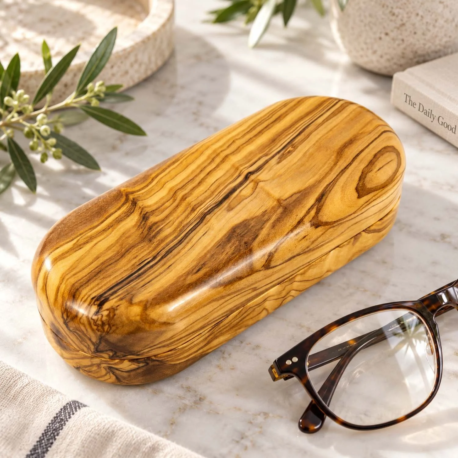 olive-eyeglass-case-lifestyle-marble-with-glasses-26.jpg