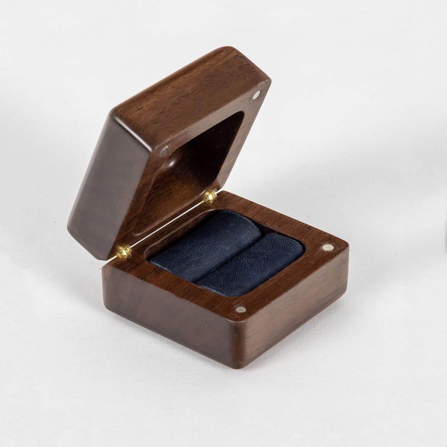 TWeatherhead&Co-walnut-ring-box-luxury-and-lifestyle-bespoke— rbwbl_interior view_websize 1_1.jpg