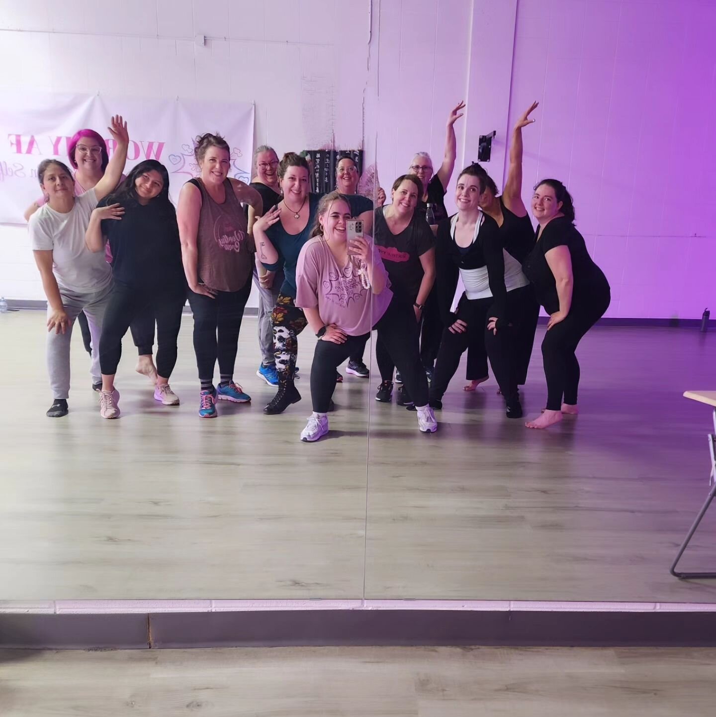 Tonight's class Latina Tribe with @paolahjsa was absolutely incredible!! It was exactly what I needed in my life today and a perfect addition to the Worthy schedule! Paola's energy is amazing she kept us all smiling and laughing while we got out swea