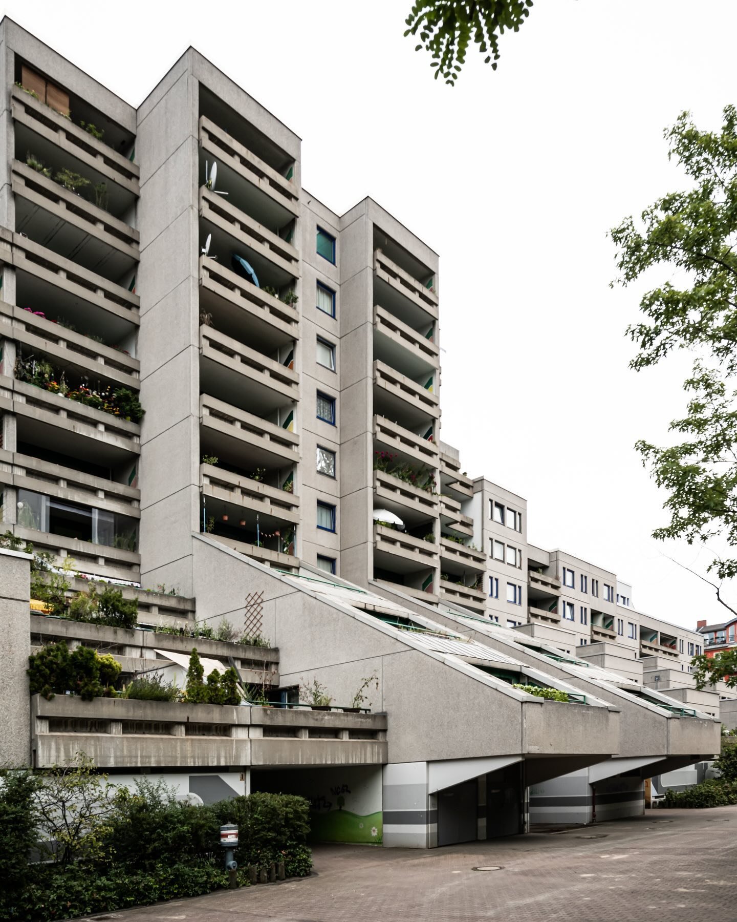 Sch&ouml;neberger Terrassen &ndash; a spot that was completely unknown to me when I stumbled upon it while exploring. Love the fact that I&rsquo;ll never be able to see all of Berlin. #Plattenbauromantik
