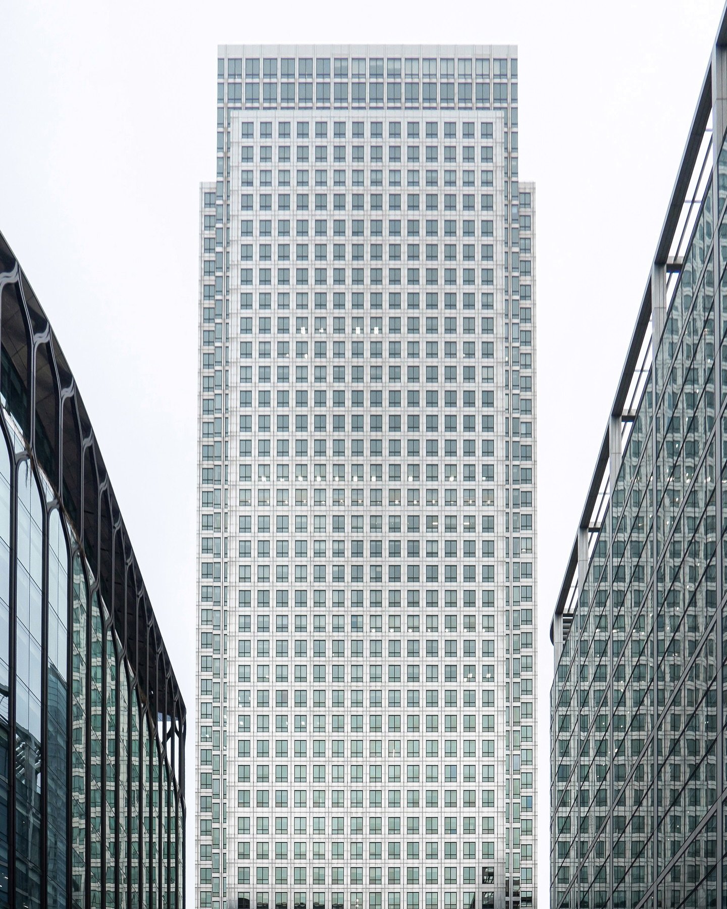 A #straightfacade favourite. One Canada Square, @canarywharflondon.