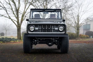 Aventurine Green Classic Bronco front view