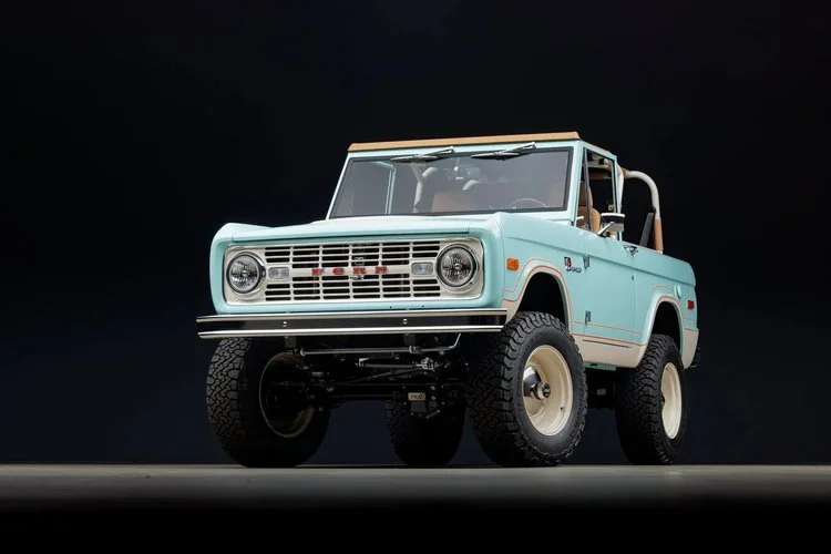 008-porcelain-green--hlc-order-legacy--1967-ford-bronco-porcelain-green.jpg