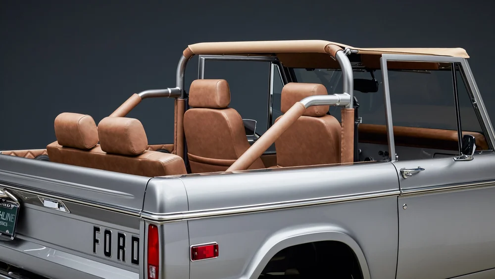 Four point roll bar detail