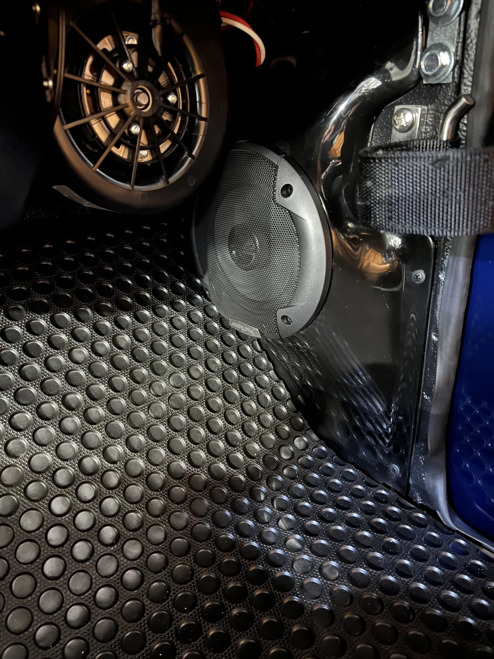 Passenger side speaker pod