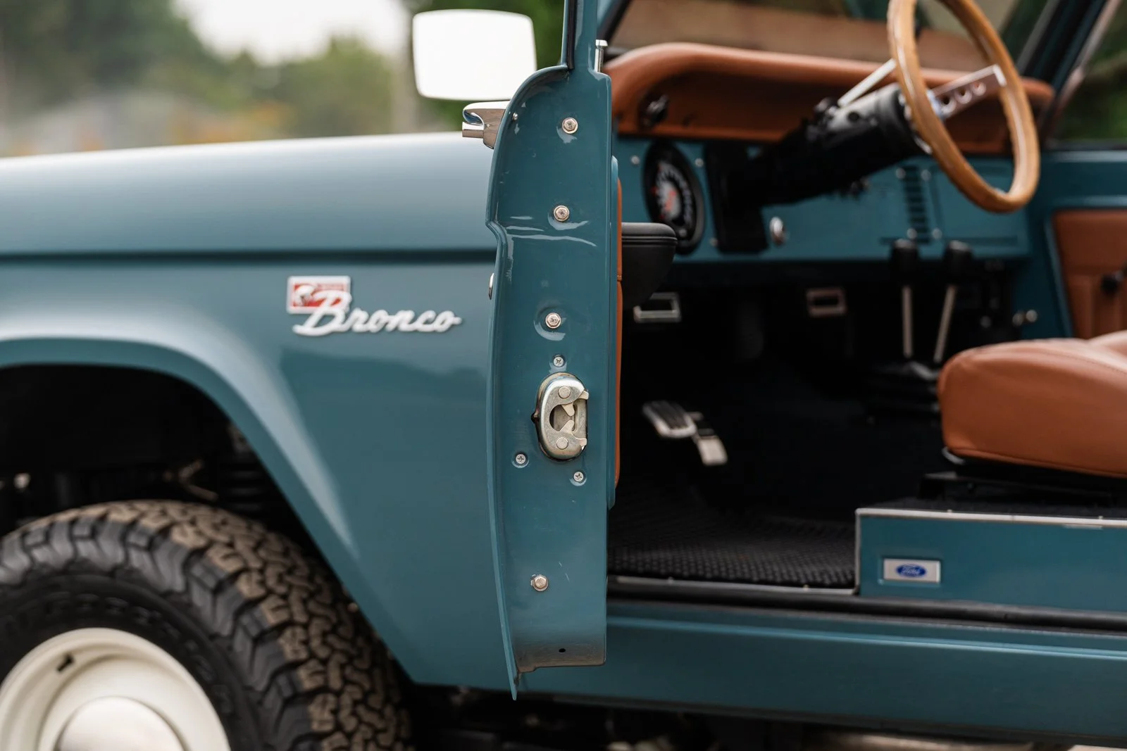 BRONCO BAT BLUE TAN SEPT 21-112.jpg