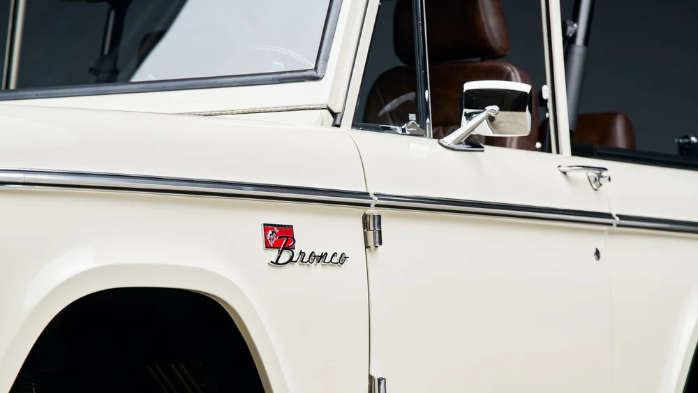 Chrome Sport body molding detail