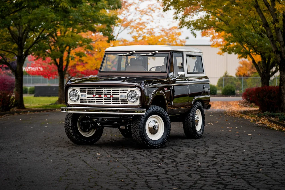Macadamia Brown Classic Bronco