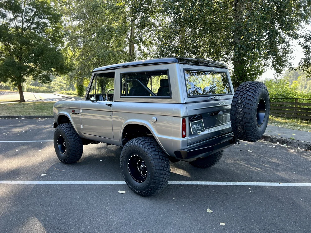 HD rear bumper with tire carrier