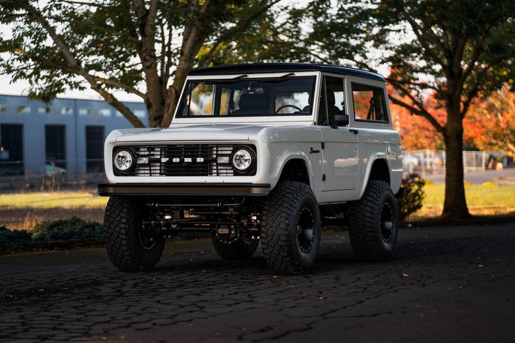 007-star-white-metallic--hlc-order-legacy--1975-ford-bronco-star-white-metallic.jpg