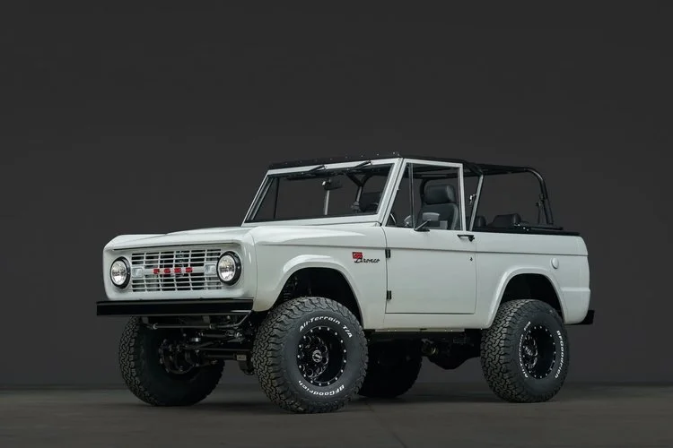 019-porsche-chalk--hlc-order-legacy--1967-ford-bronco-porsche-chalk.jpg