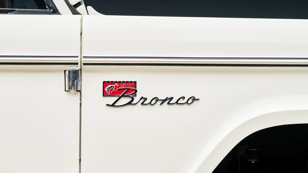 Sport trim and fender emblem
