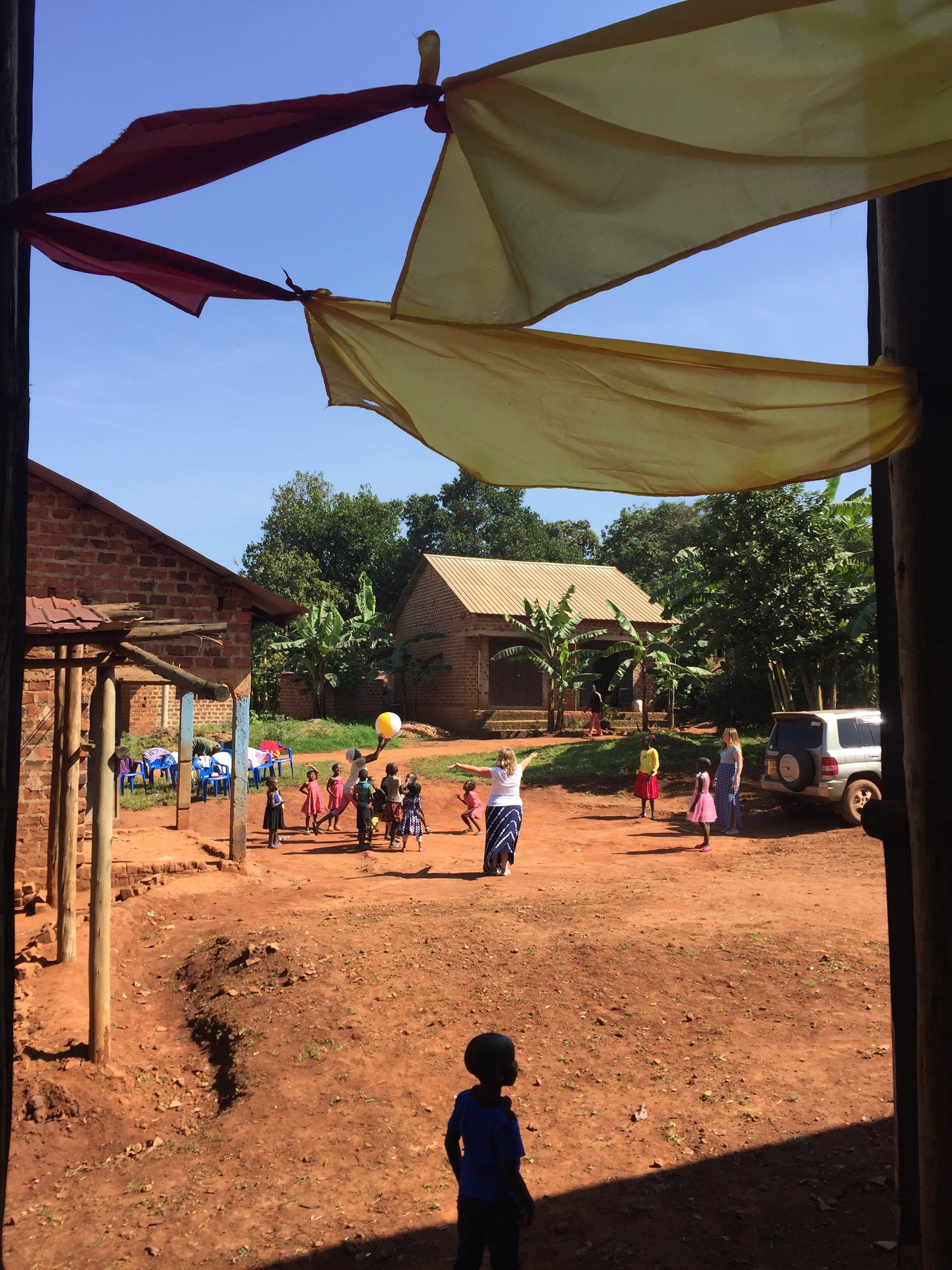 Shannon and children, Uganda
