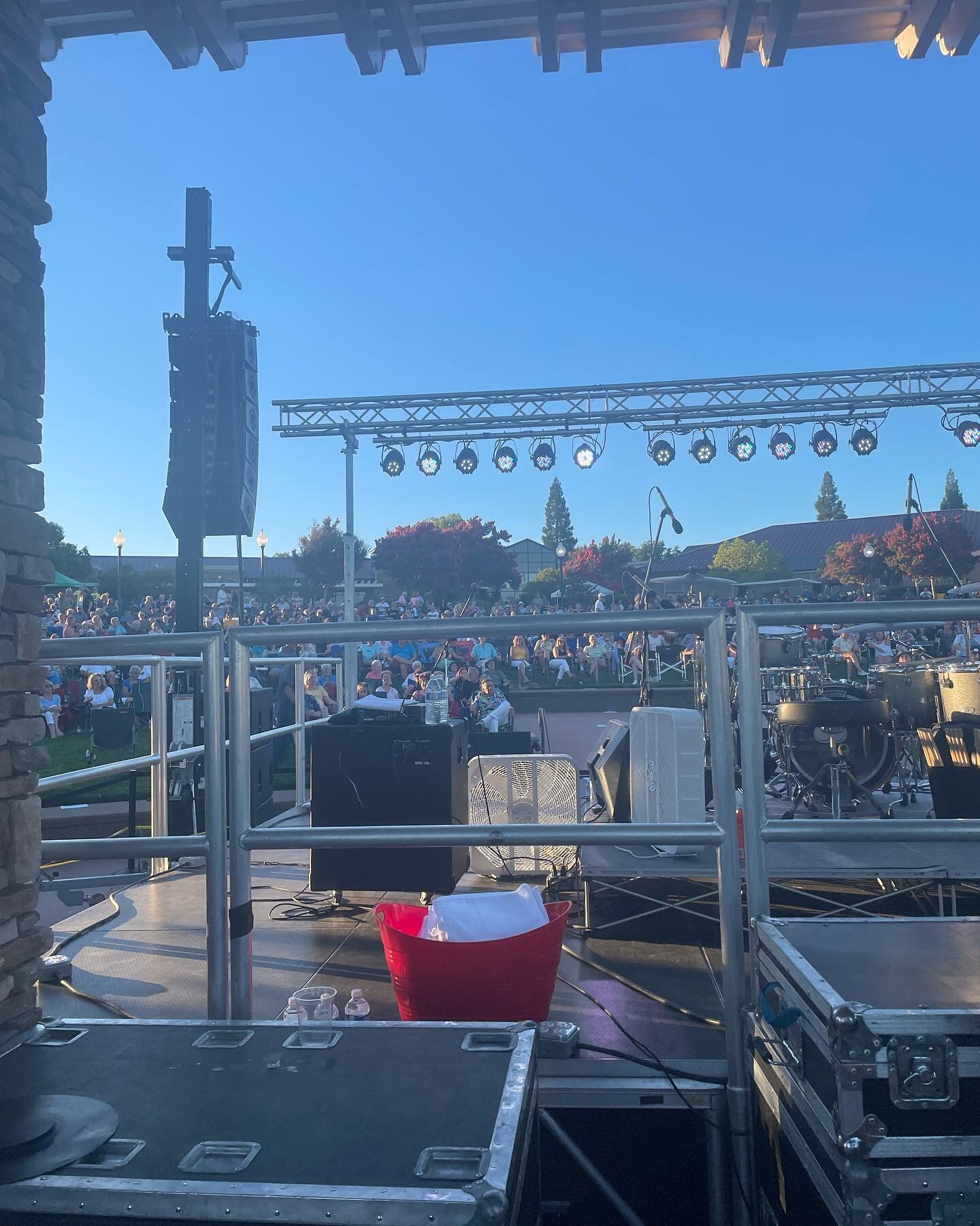 A few pics and short videos from our gigs in Sacramento and Walnut Creek in NorCal last weekend. 
.
.
.
.
.
#classicrockrebels #classicrock #fender #livemusic #ledzeppelin #thedoors #rollingstones Lynn Cude Classic Rock Rebels @lynn_cude_musician