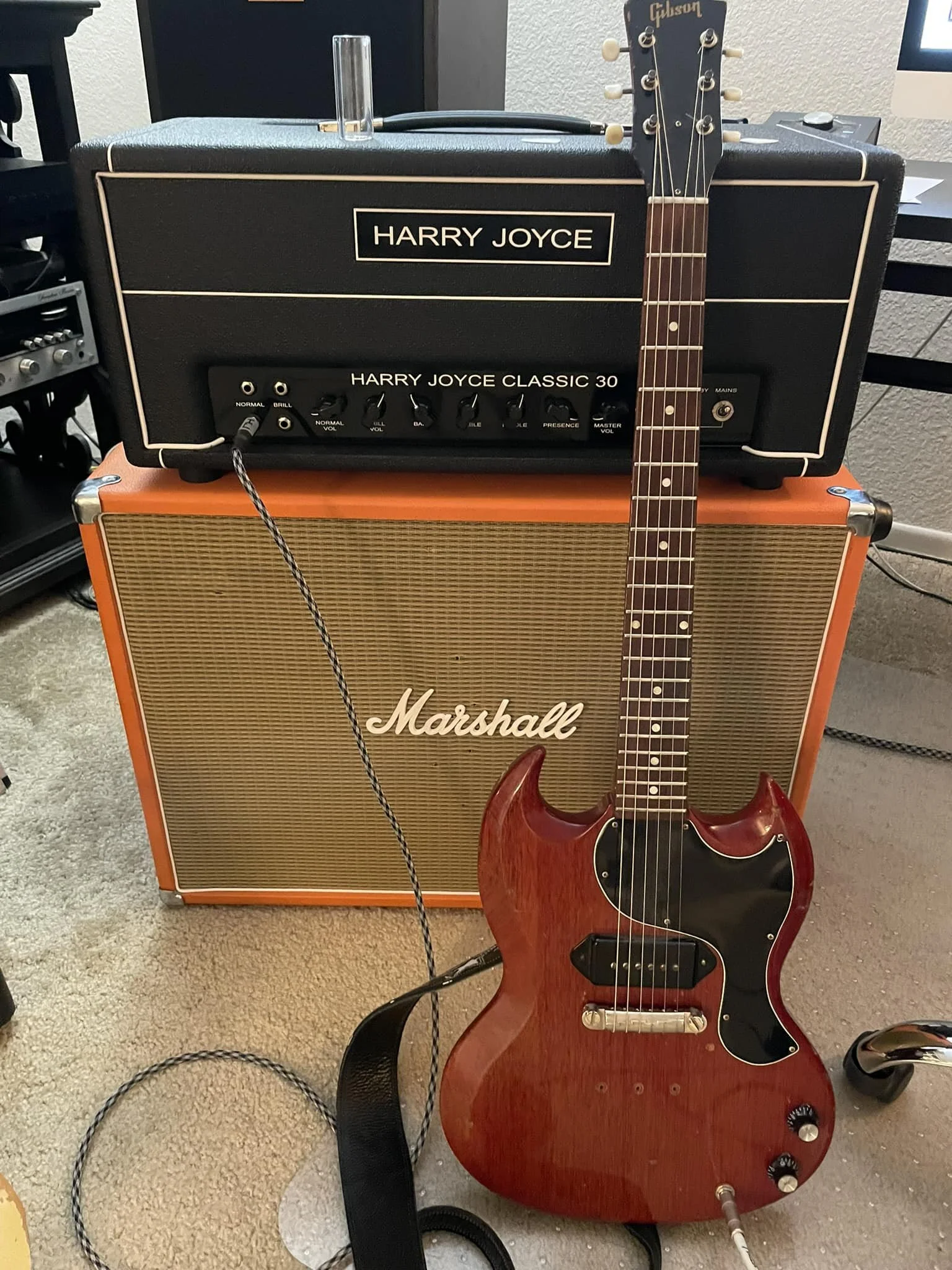This Harry Joyce Classic 30 arrived today.  It is one of 6 and has old Stock from Harry&rsquo;s stuff.  Kevin and George over at Harry Joyce USA set the bar. 
.
.
.
.
#harryjoyce #classicrockband #thedoors #gibson #Marshall #classicrockrebels #gibson