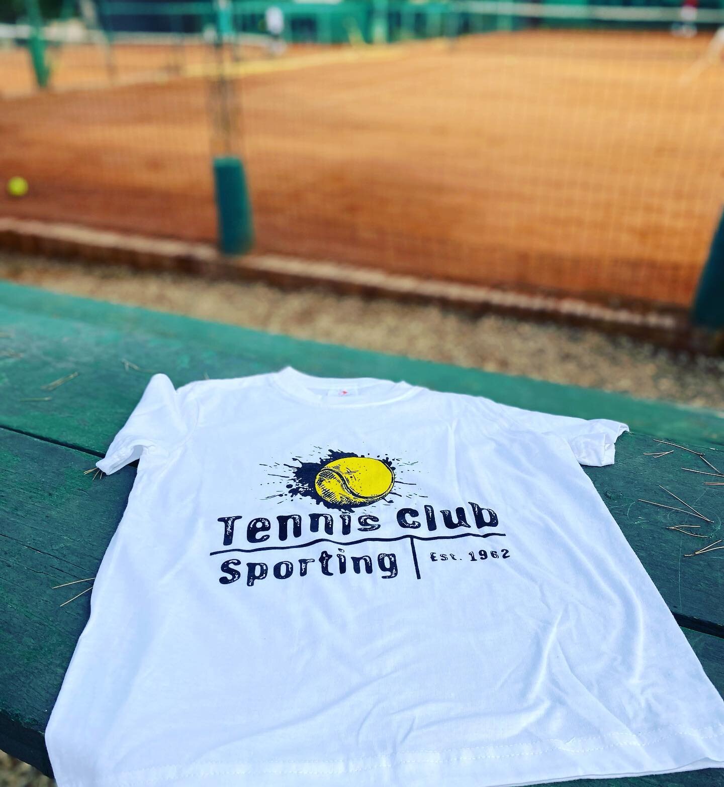 Siamo pronti per questa bella stagione estiva e aspettiamo i nostri allievi piccoli e grandi🎾🌞 

We are ready for this beautiful summer season and looking forward to welcome all our athletes of all ages #tennis #tennisplayer #tenniscourt #tennissch