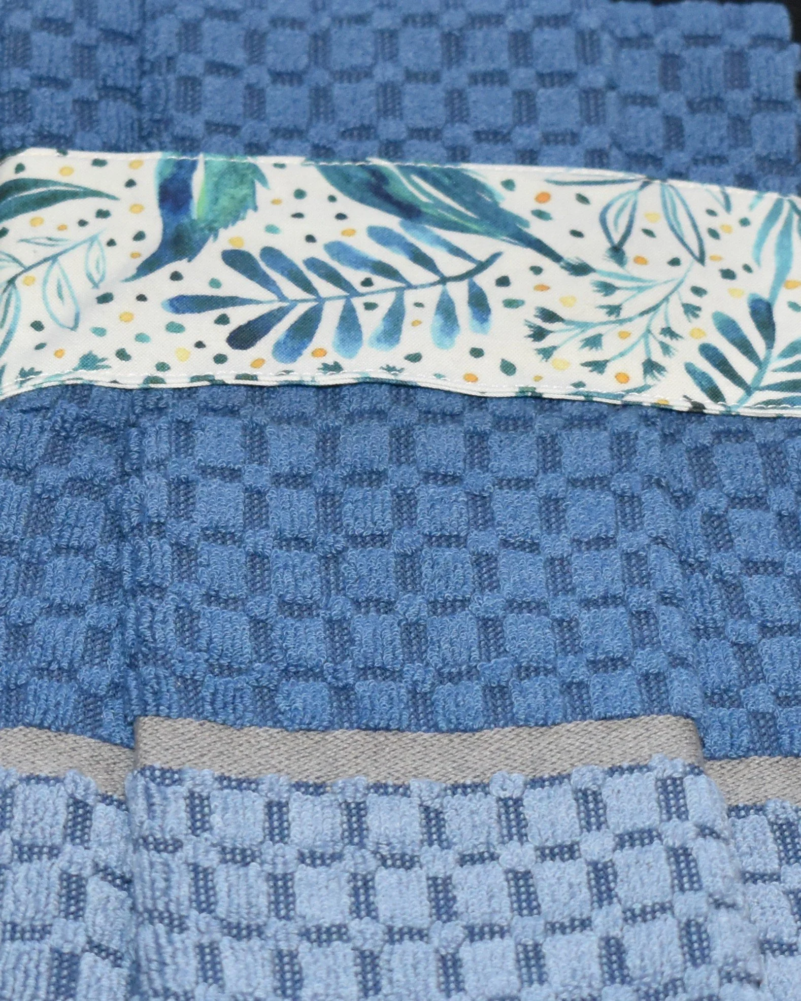 Hanging Towels with Center Band Featuring Ferns and Leaves