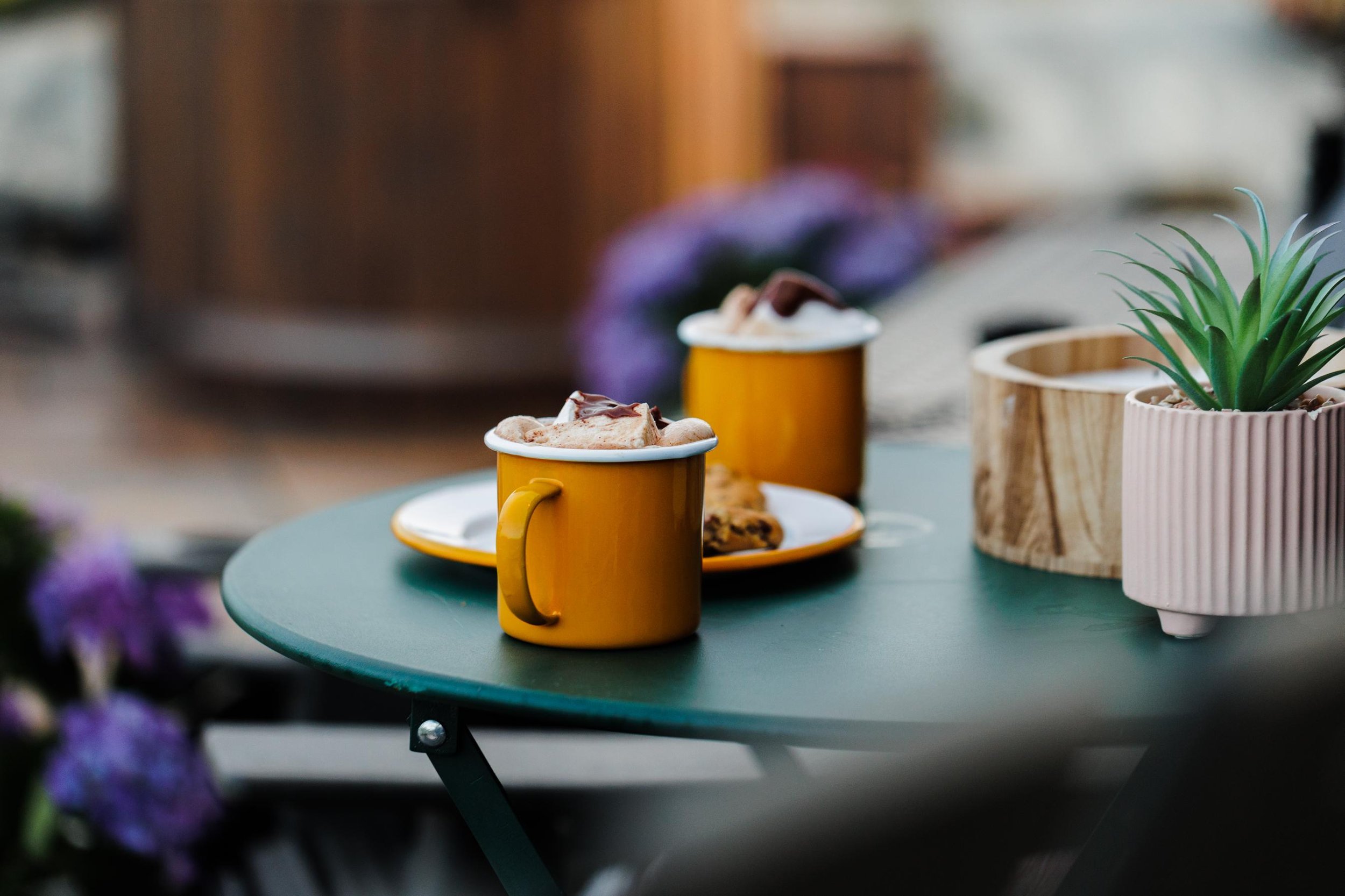 close-up-of-brownie-opped-with-marshmallow-fluff
