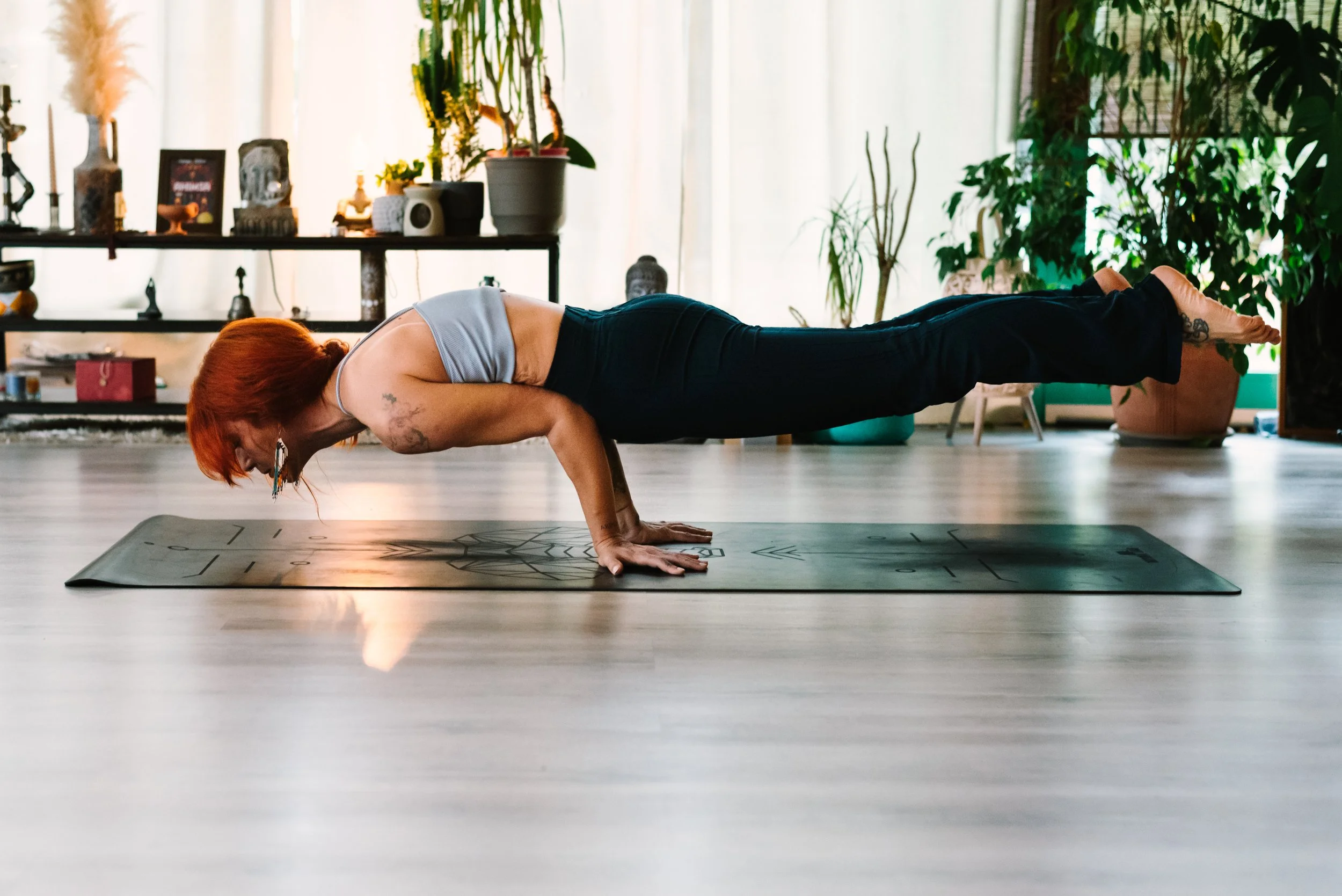 Πίσω από το σχήμα: η αθέατη πρακτική 
