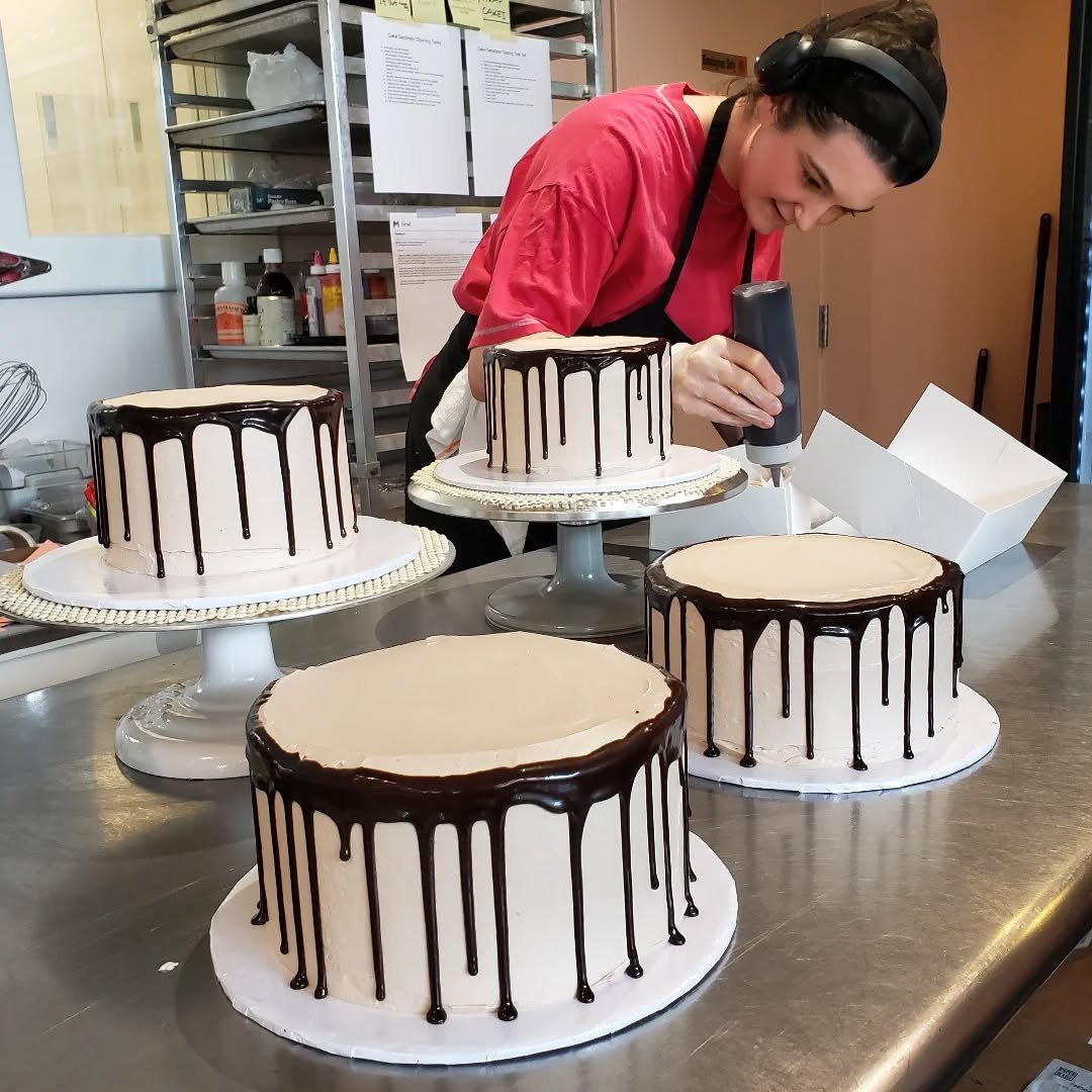 Chocolate Cakes in progress! Nice work Lily 😍

#glutenfree #vegan #soyfree #clevelandglutenfree #vegancleveland #clevelandbakery