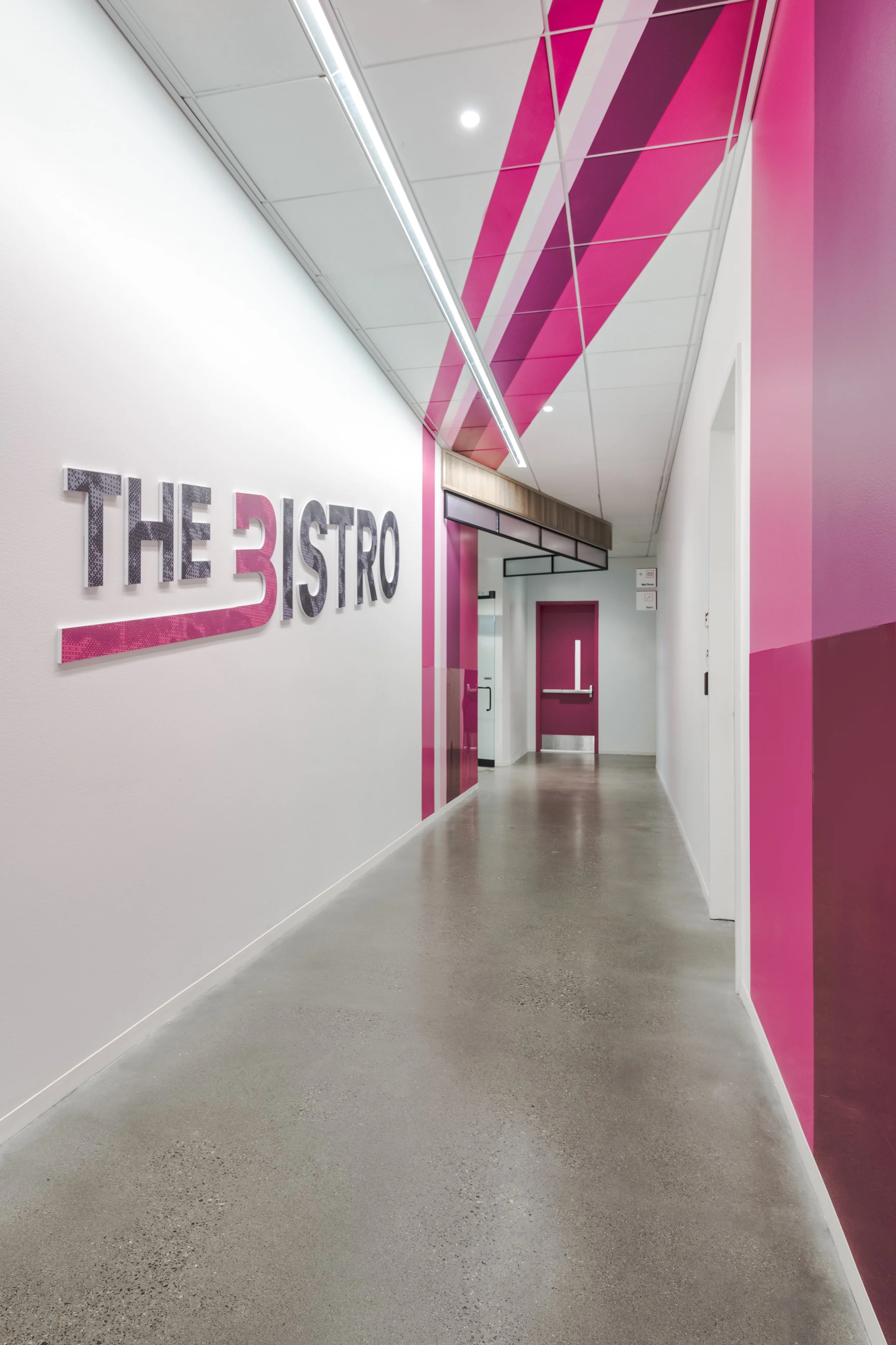 T-Mobile B3 Bistro (10).jpg