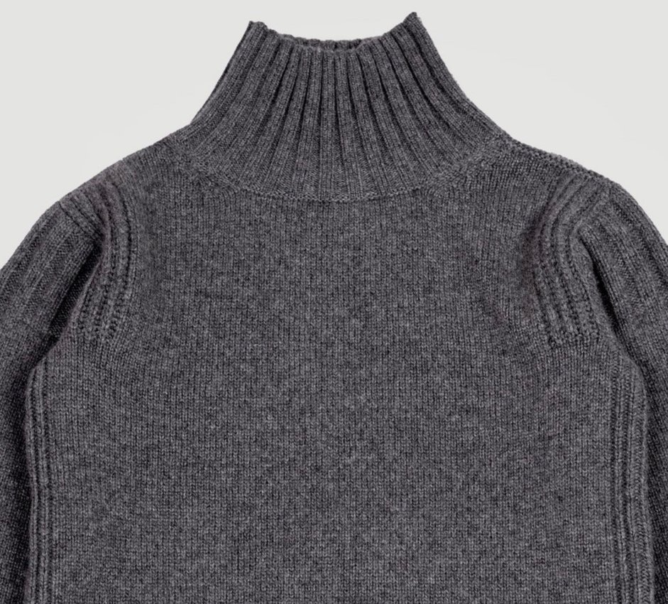 AW+24-22+FITTED+HIGH+MOCK+NECK+RIBBED+SHOULDER+DETAILS+.jpg