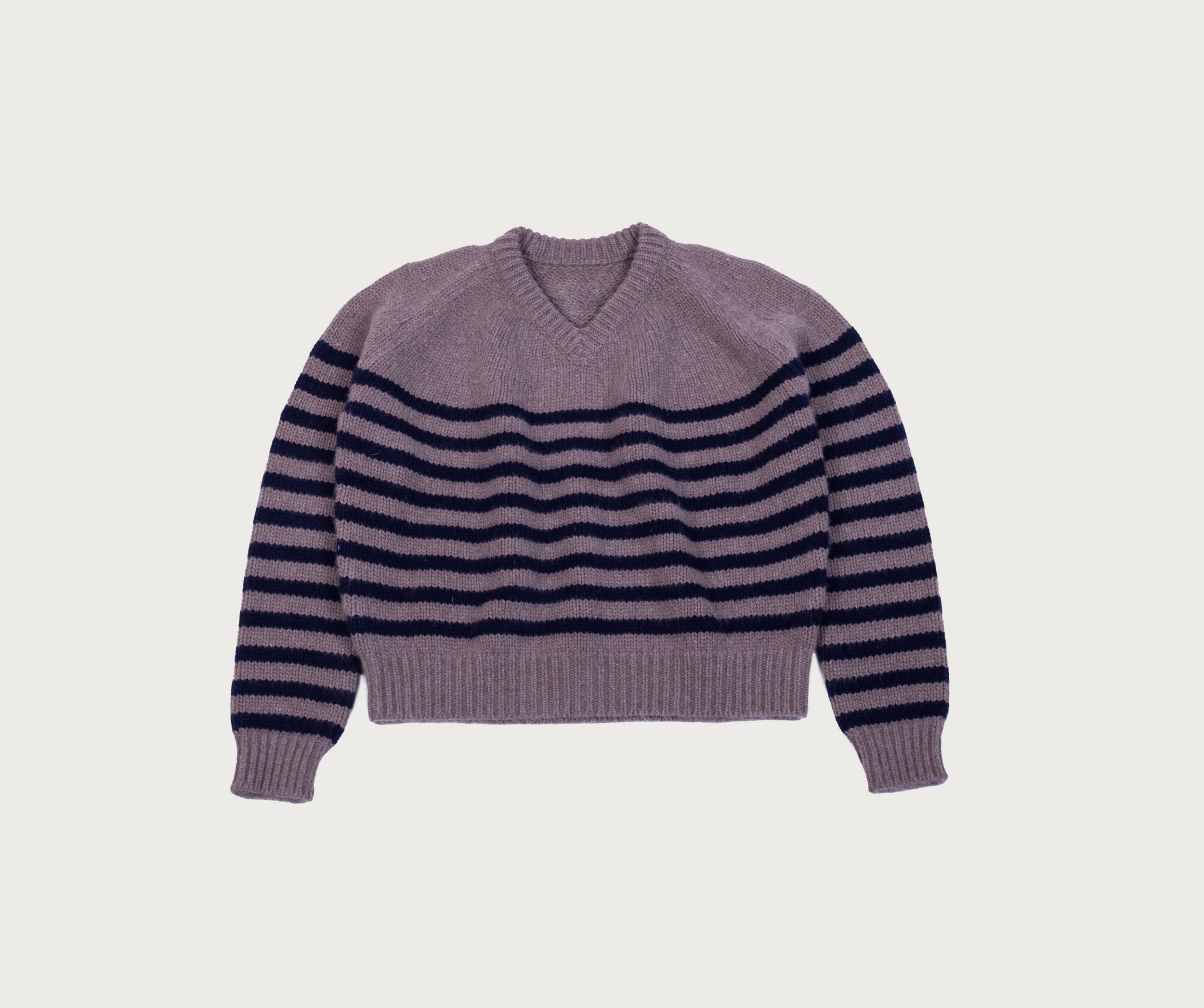 AW 24- 33 V NECK RAGLAN SHOULDER STRIPE .jpg