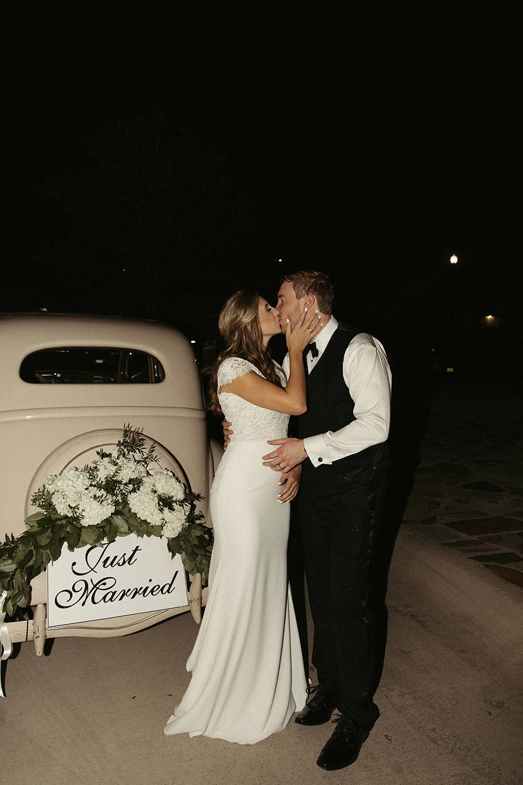 SteritzWedding_TheLaurelGrapevineTX_MadisonKatlinPhotography-5.jpg
