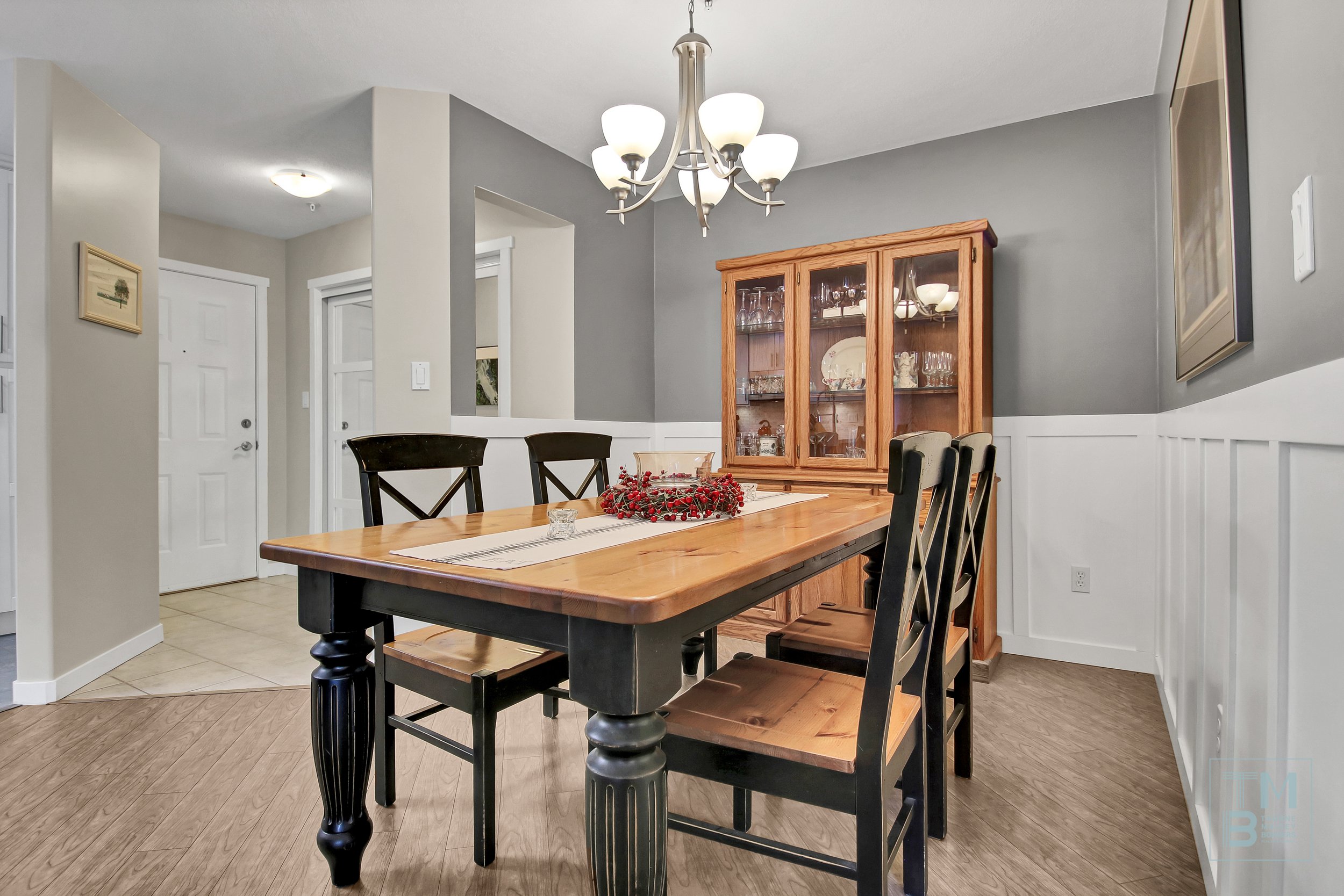 12 Dining Room.jpg