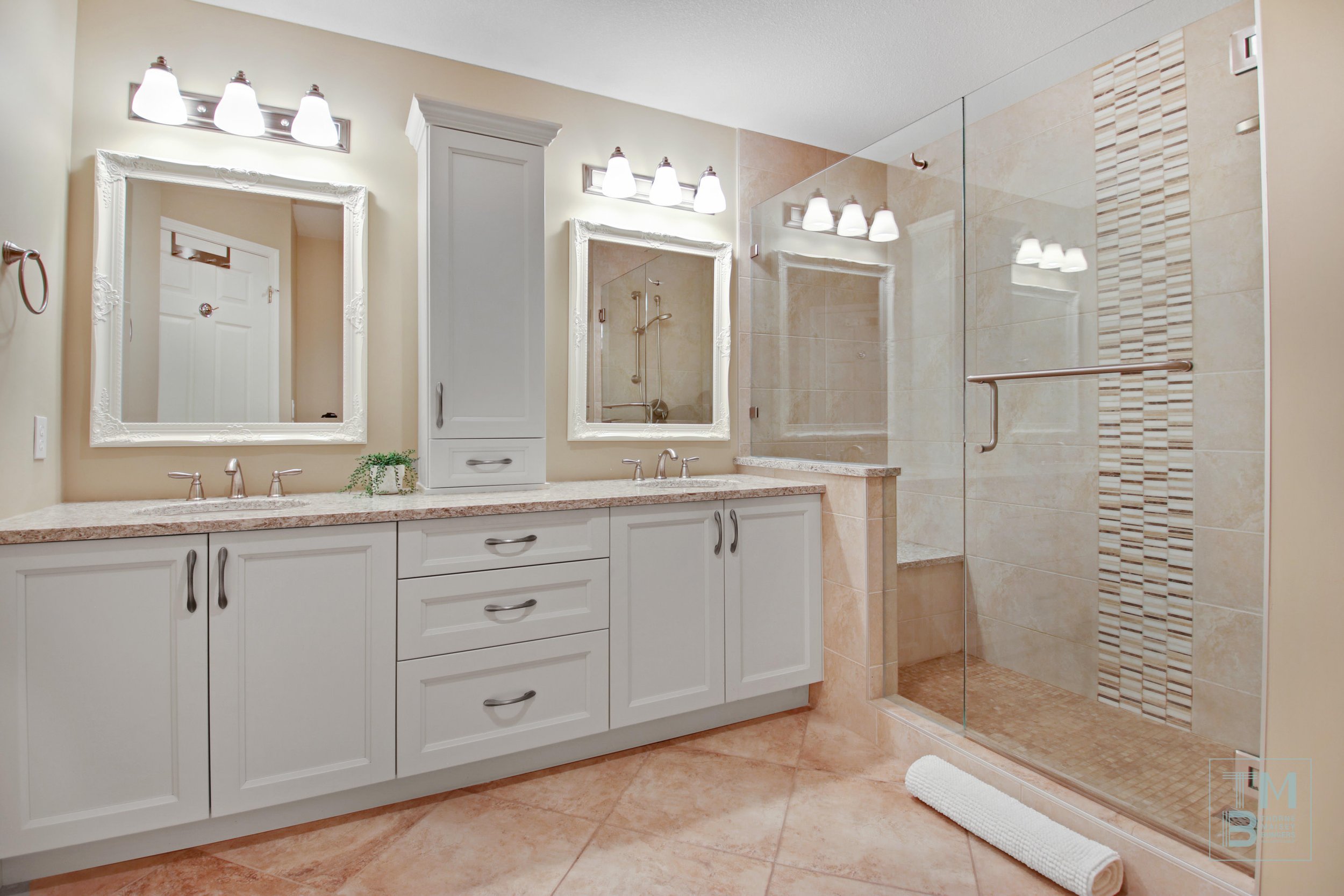 25 MasterBath1.jpg