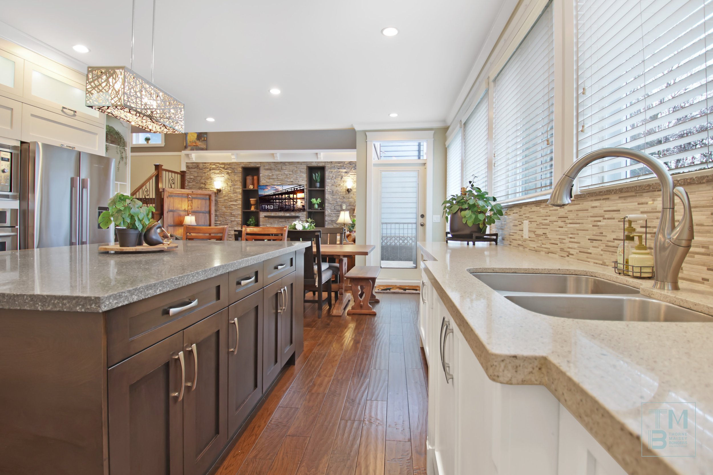7 Kitchen3.jpg