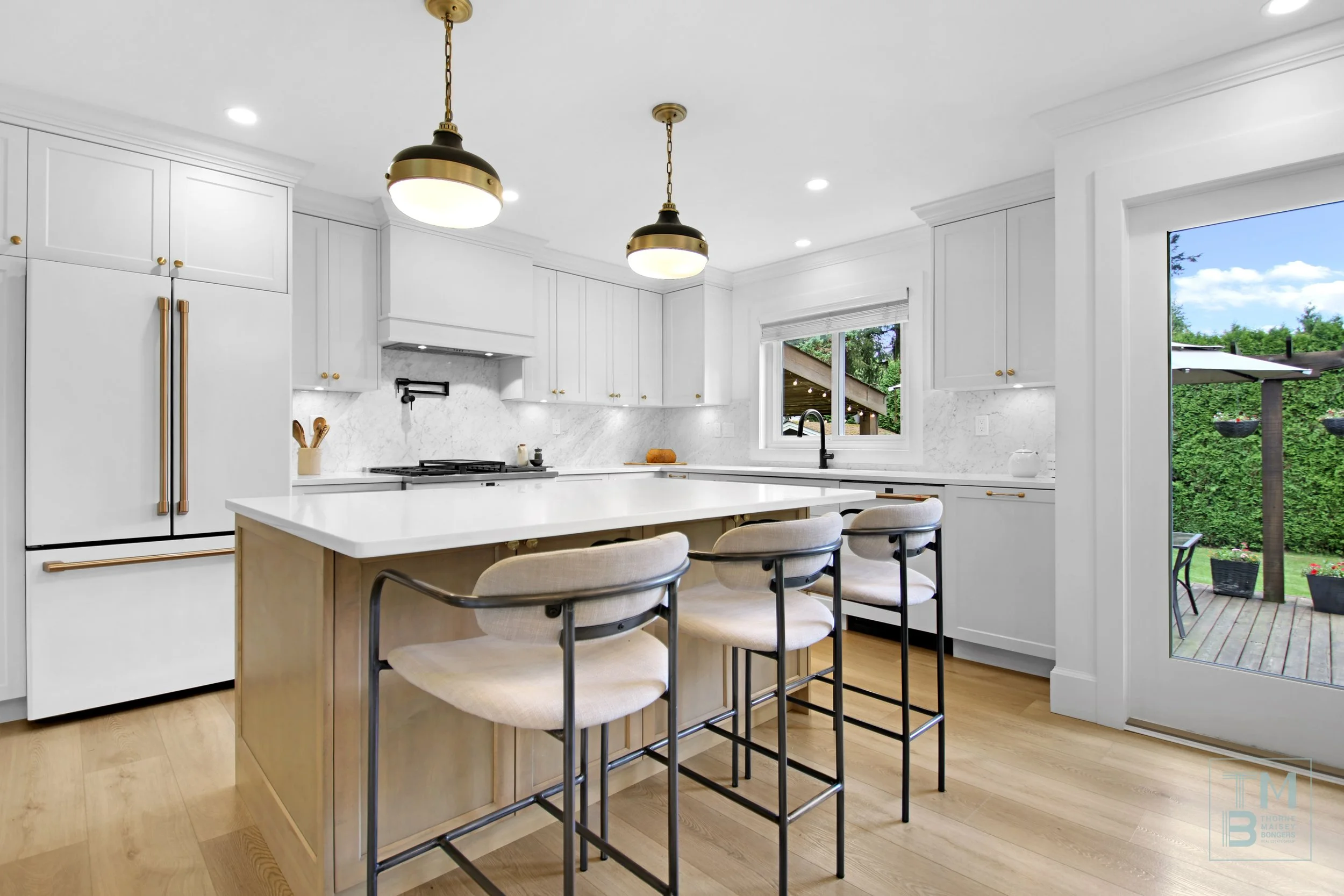 6. Kitchen.jpg