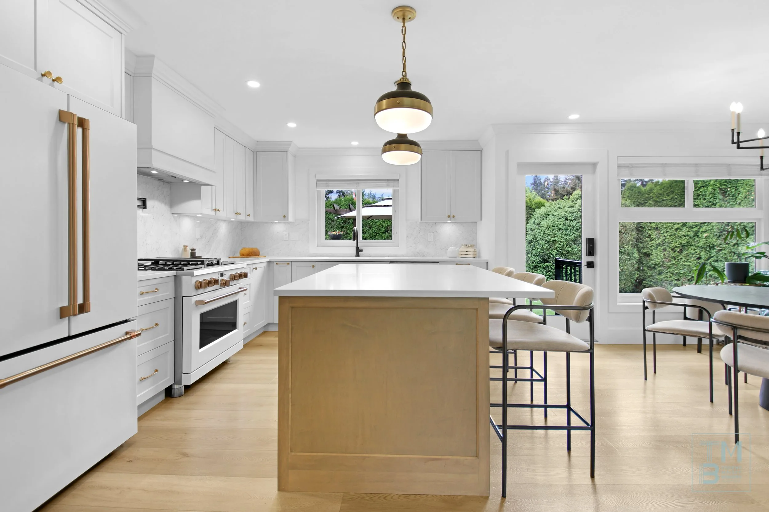 8. Kitchen1.jpg