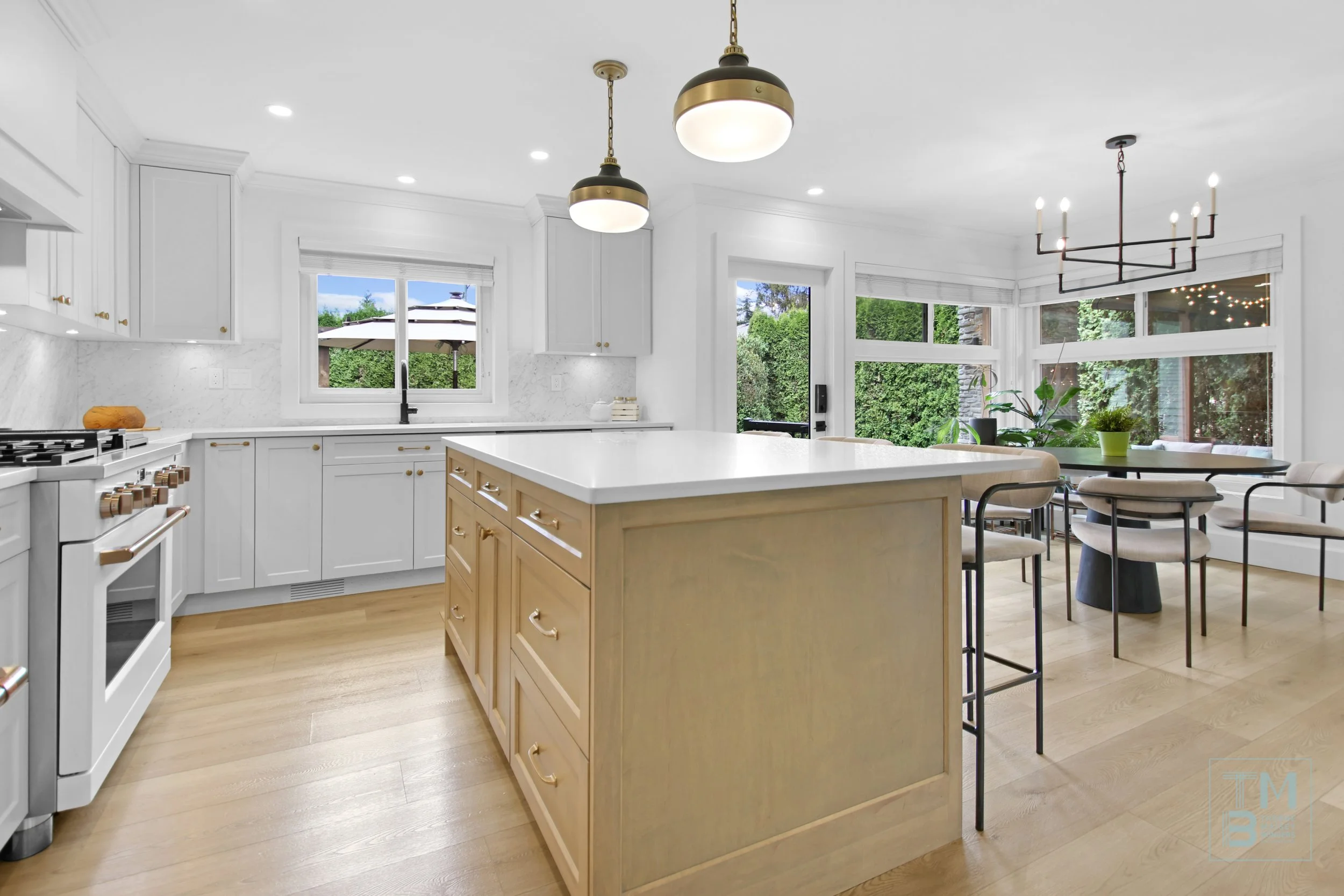 9. Kitchen2.jpg