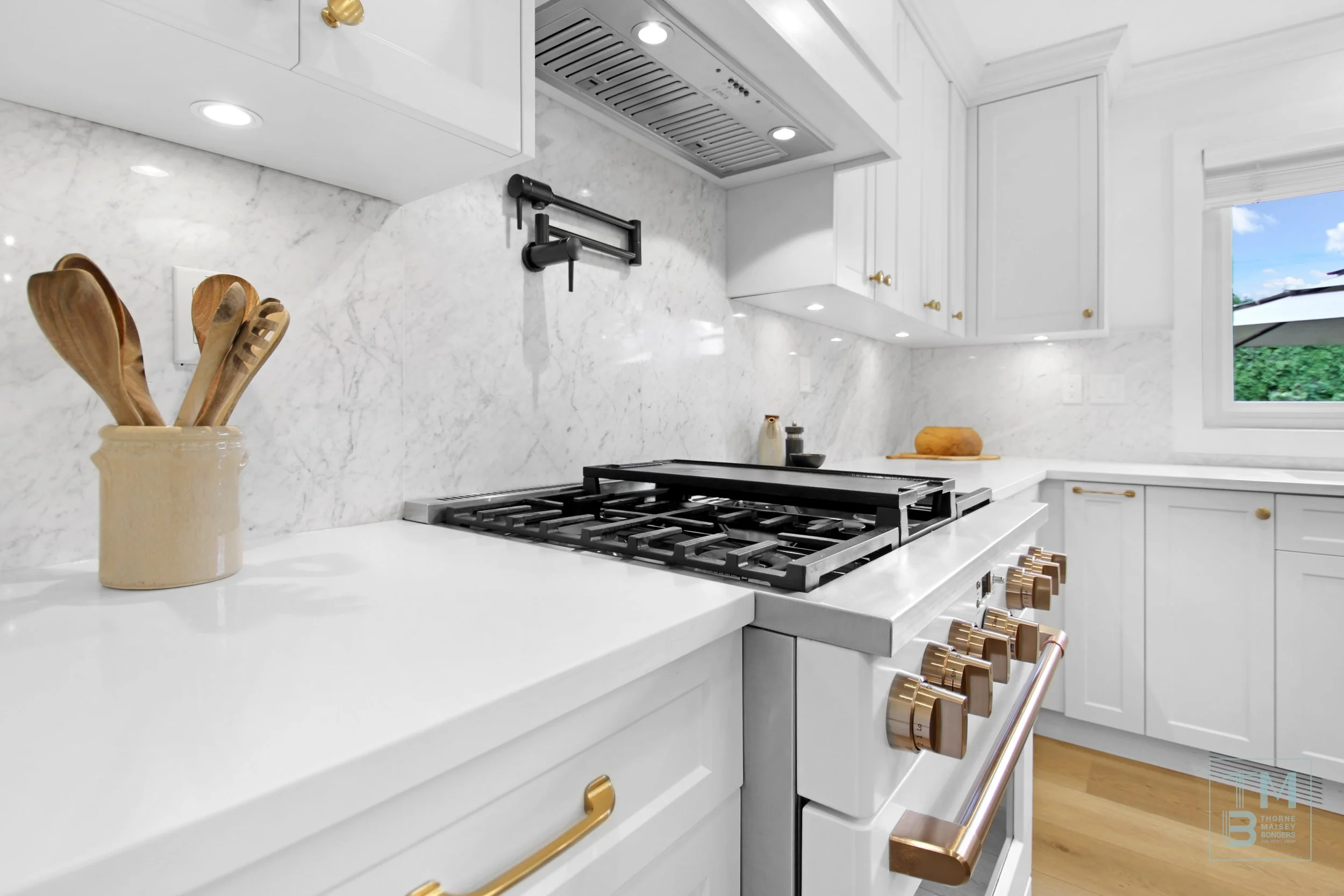 10 Kitchen3.jpg