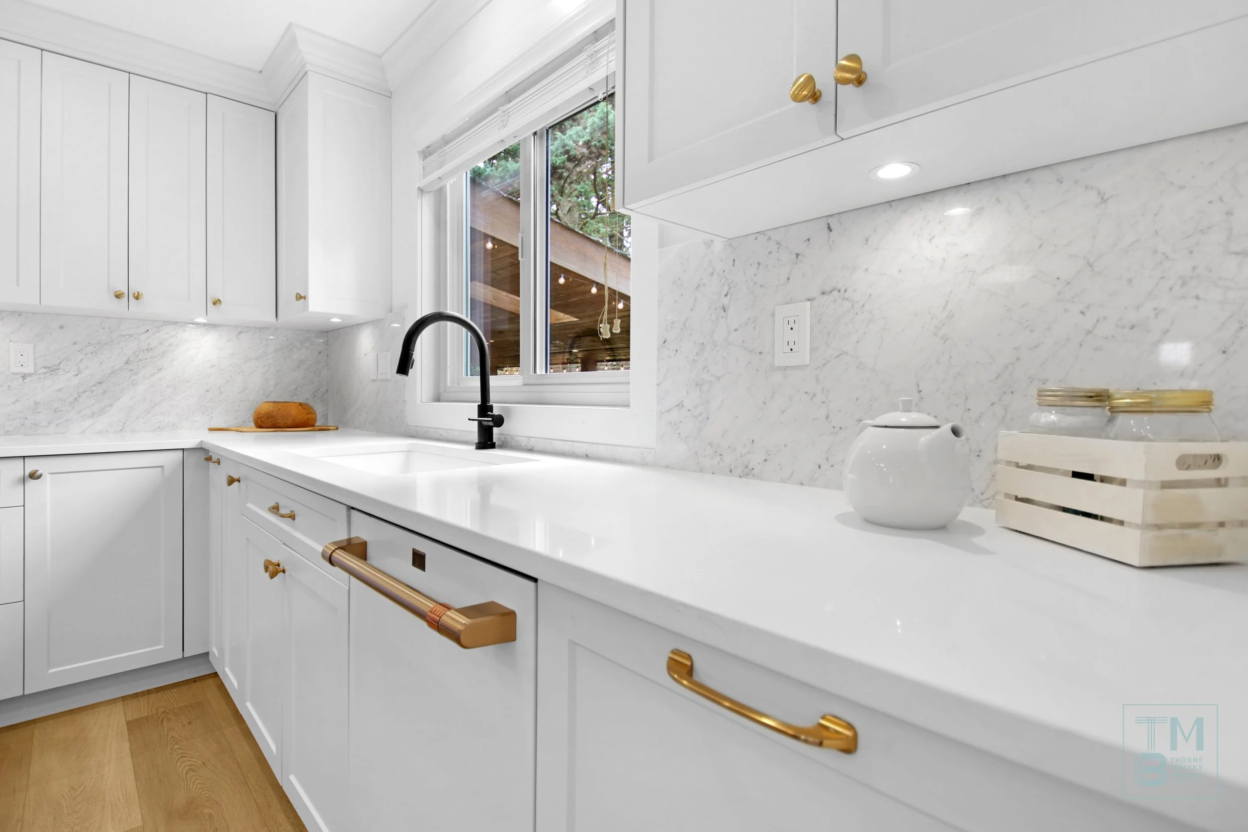 11 Kitchen4.jpg