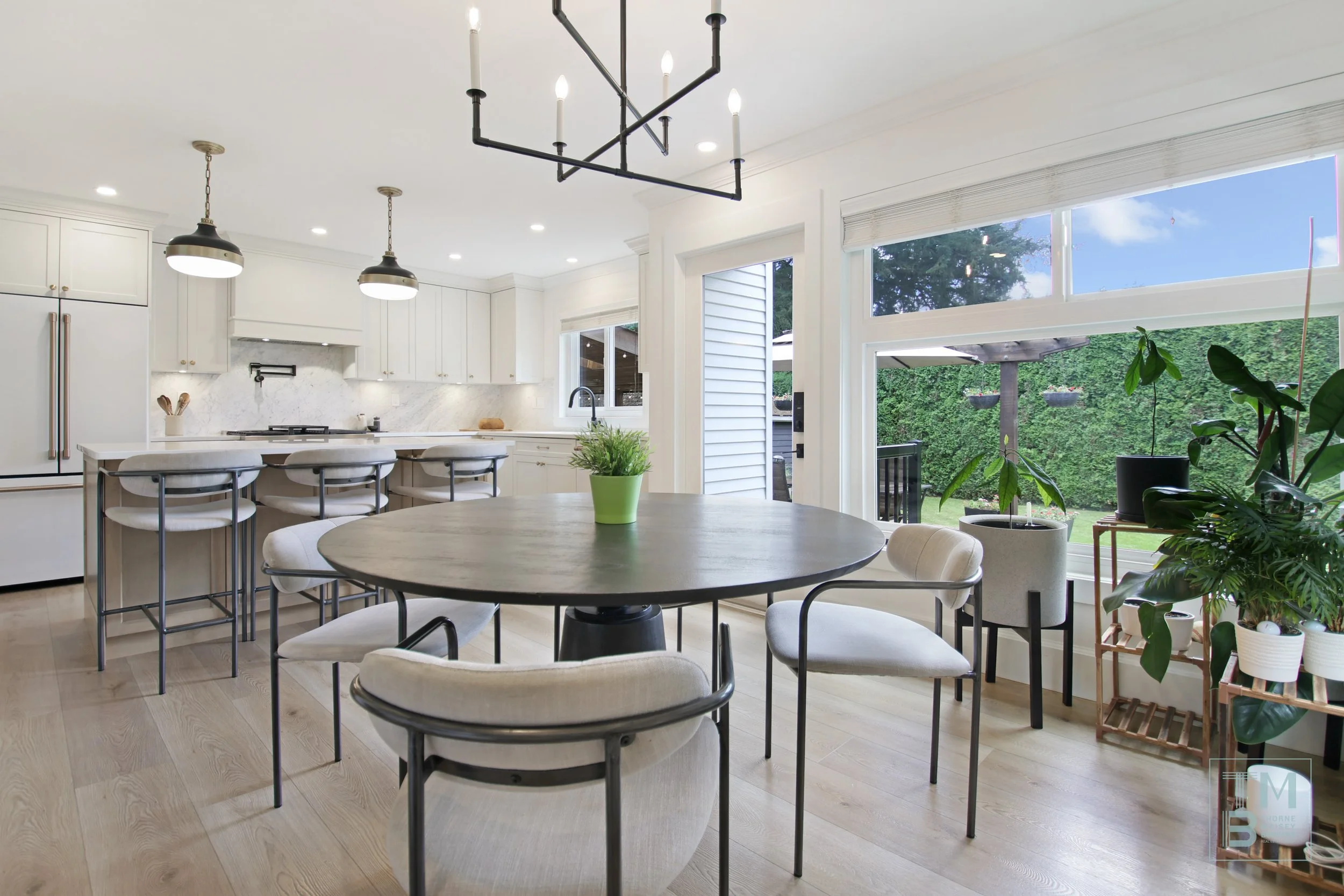 13 Eating Area.jpg
