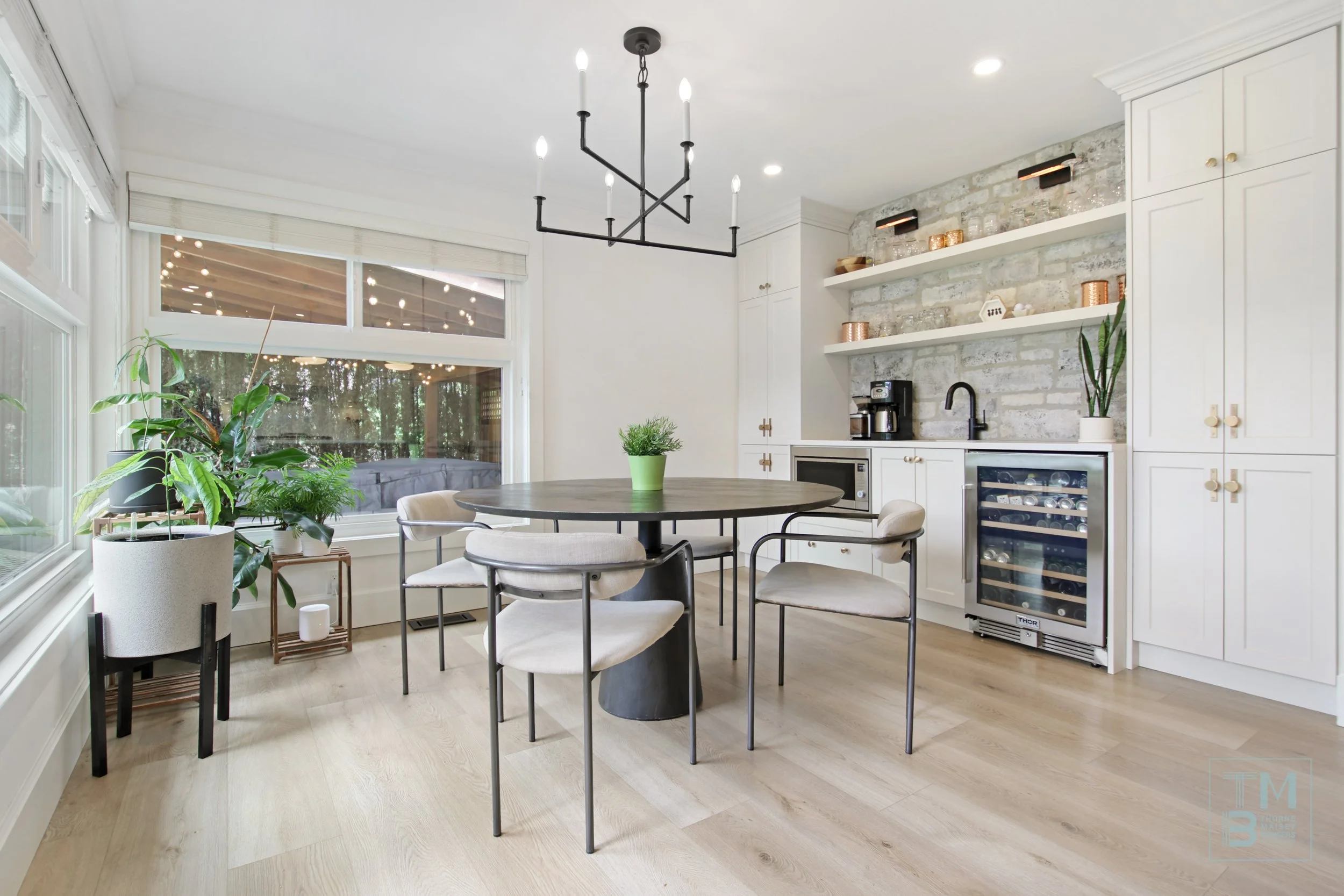 14 Eating Area1.jpg