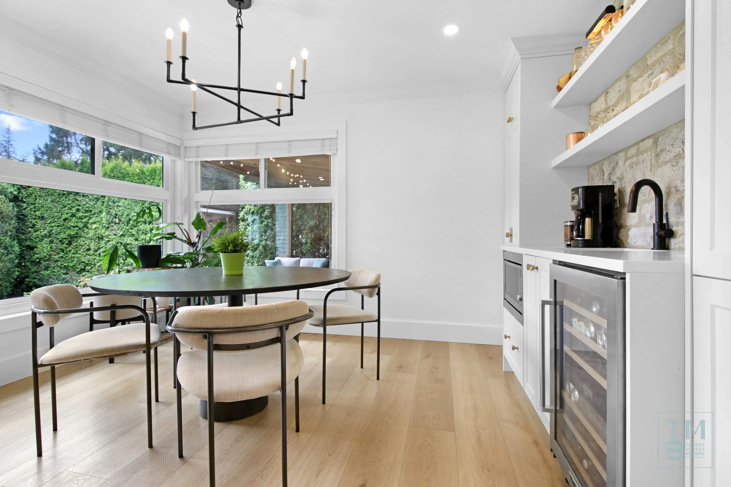 15 Eating Area2.jpg