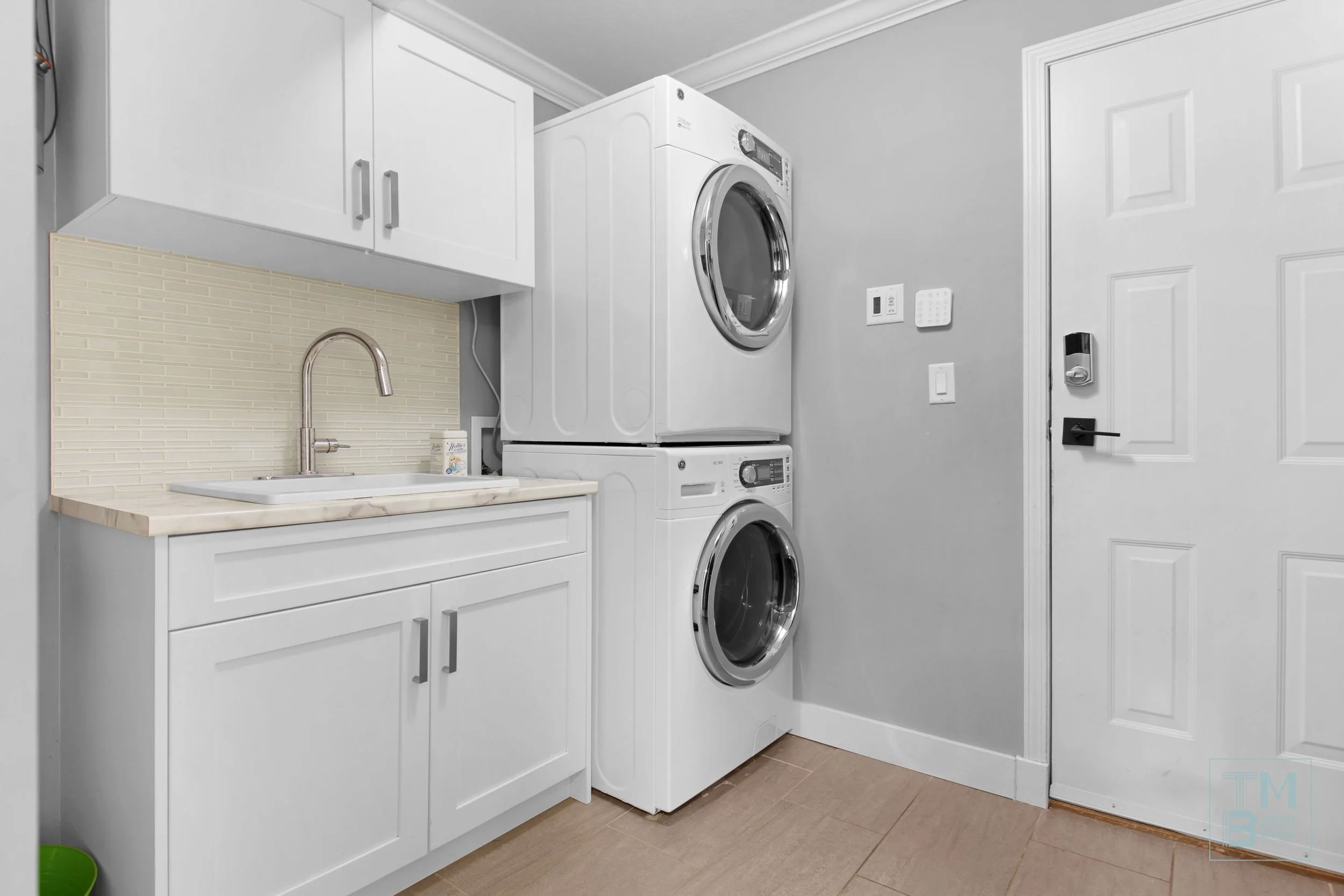 27 Laundry.jpg