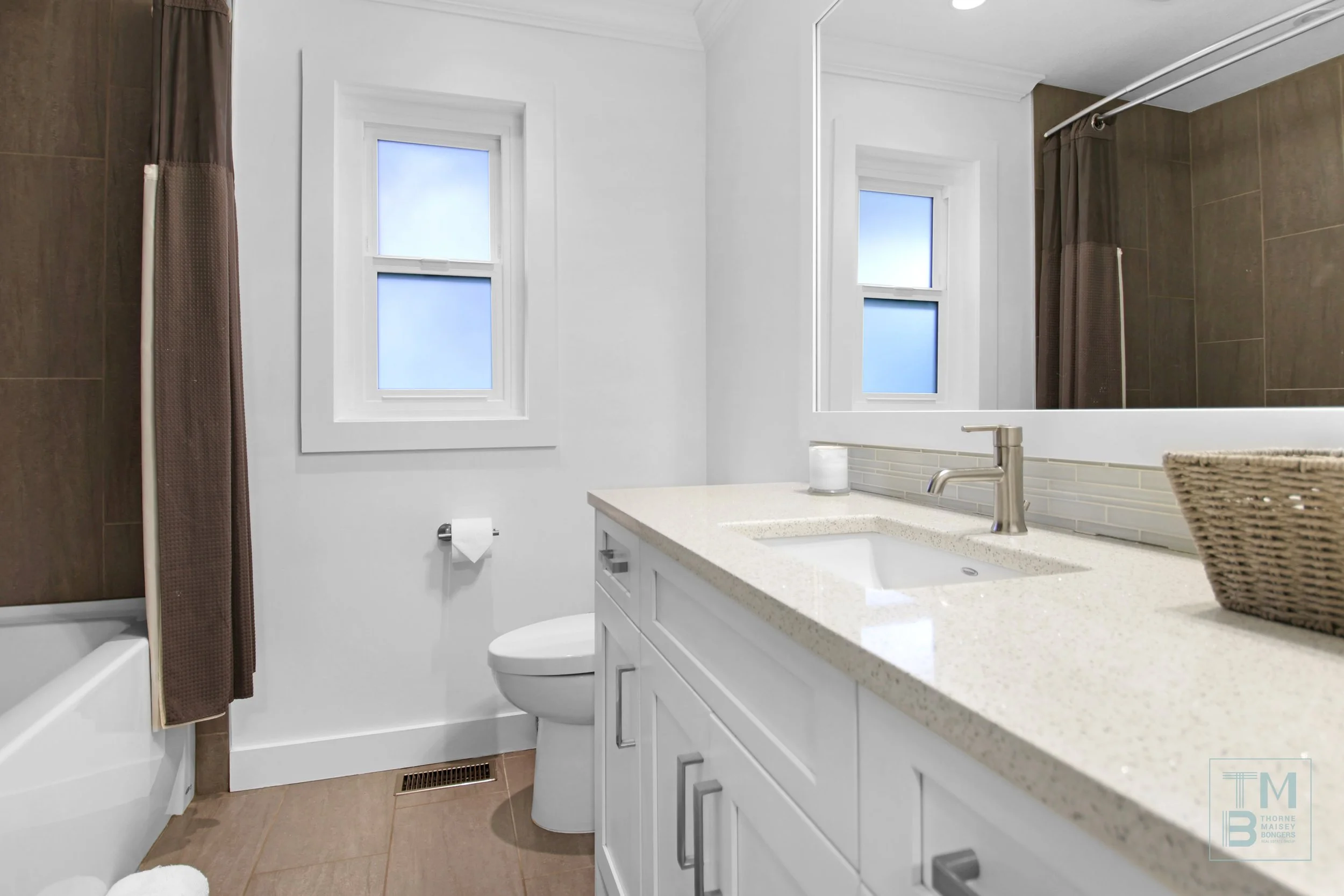 29 GuestBath.jpg